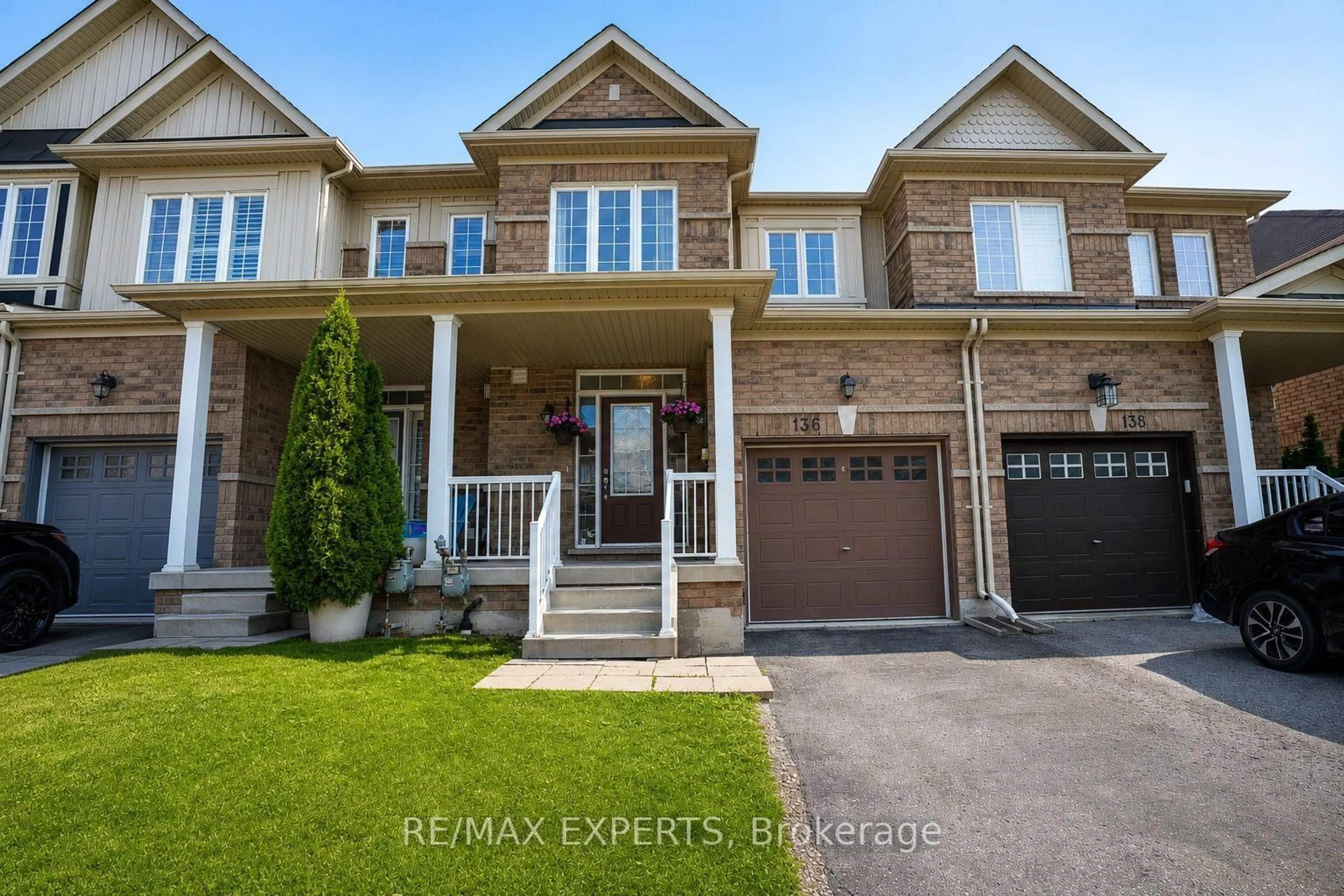 Home with brick exterior material, street for 136 Matthewson Ave, Bradford West Gwillimbury Ontario L3Z 2A5