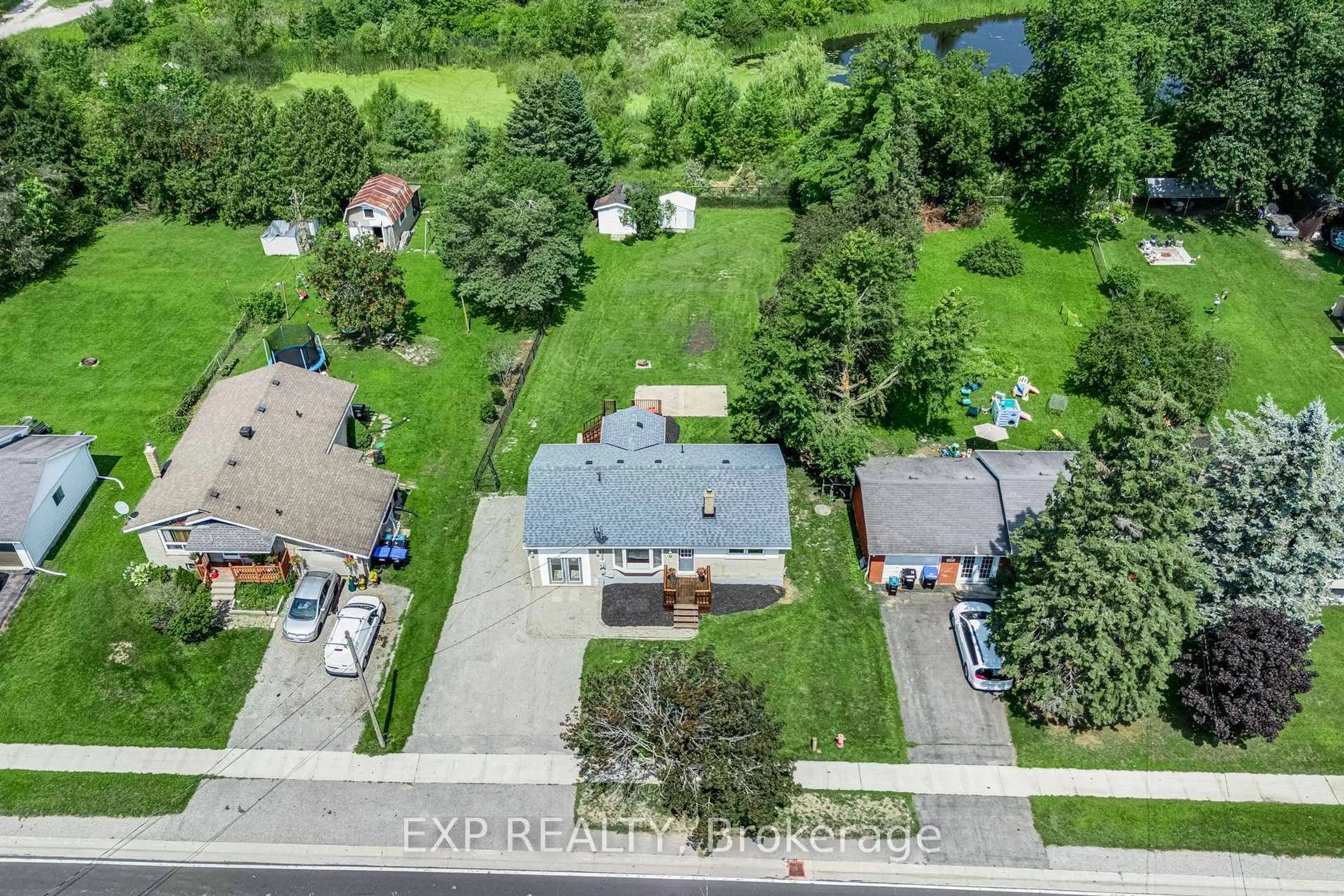 A pic from outside/outdoor area/front of a property/back of a property/a pic from drone, street for 1990 Victoria St, Innisfil Ontario L9S 1K2