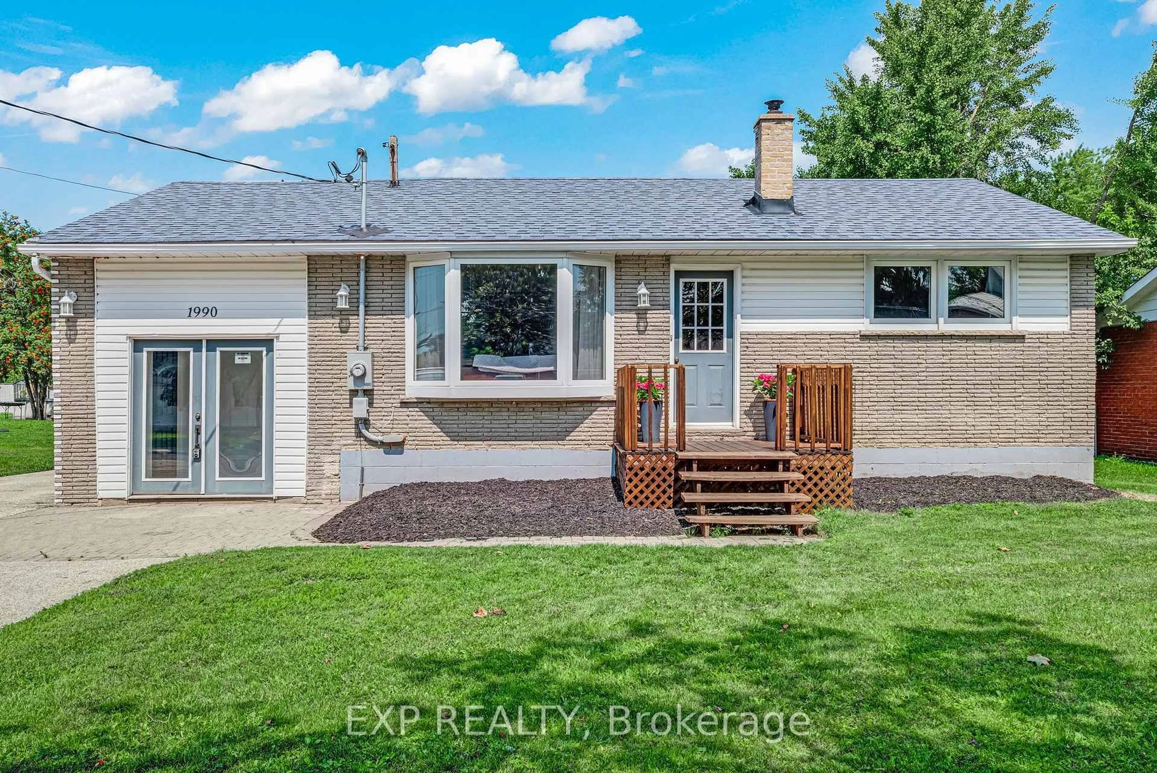 Home with vinyl exterior material, water/lake/river/ocean view for 1990 Victoria St, Innisfil Ontario L9S 1K2
