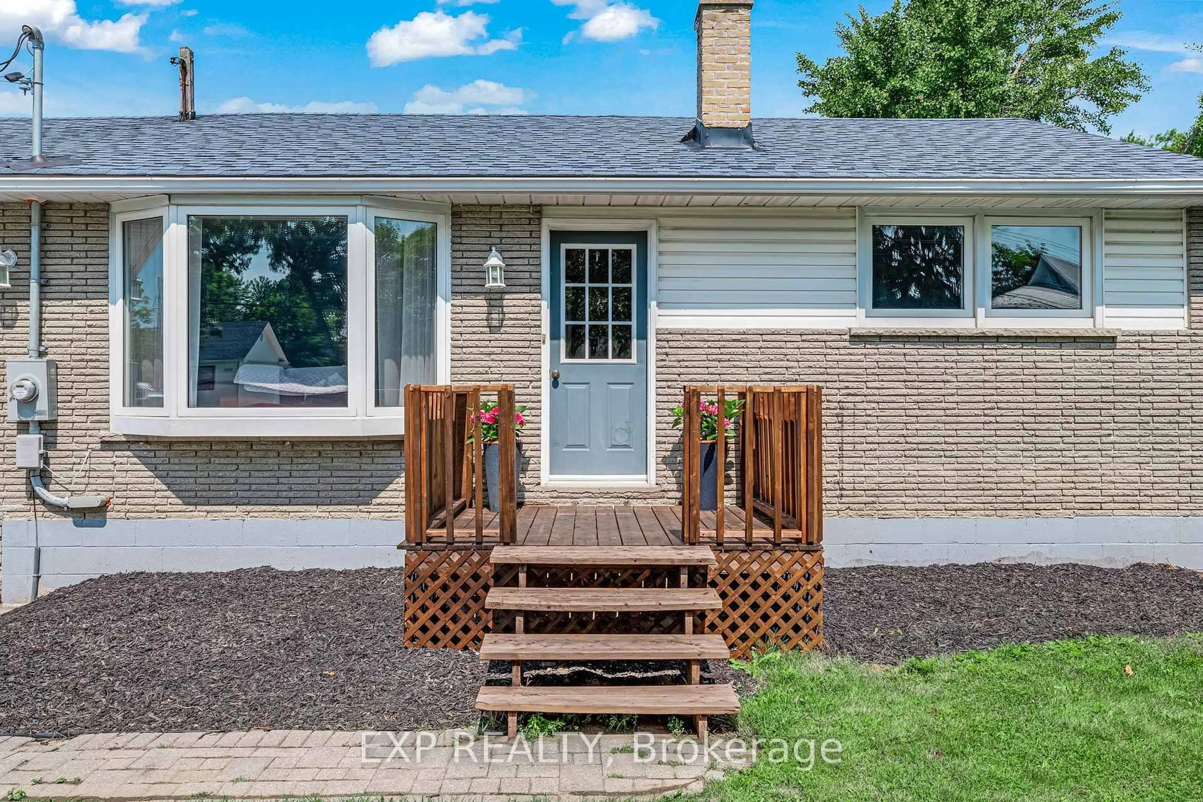 Home with brick exterior material, unknown for 1990 Victoria St, Innisfil Ontario L9S 1K2