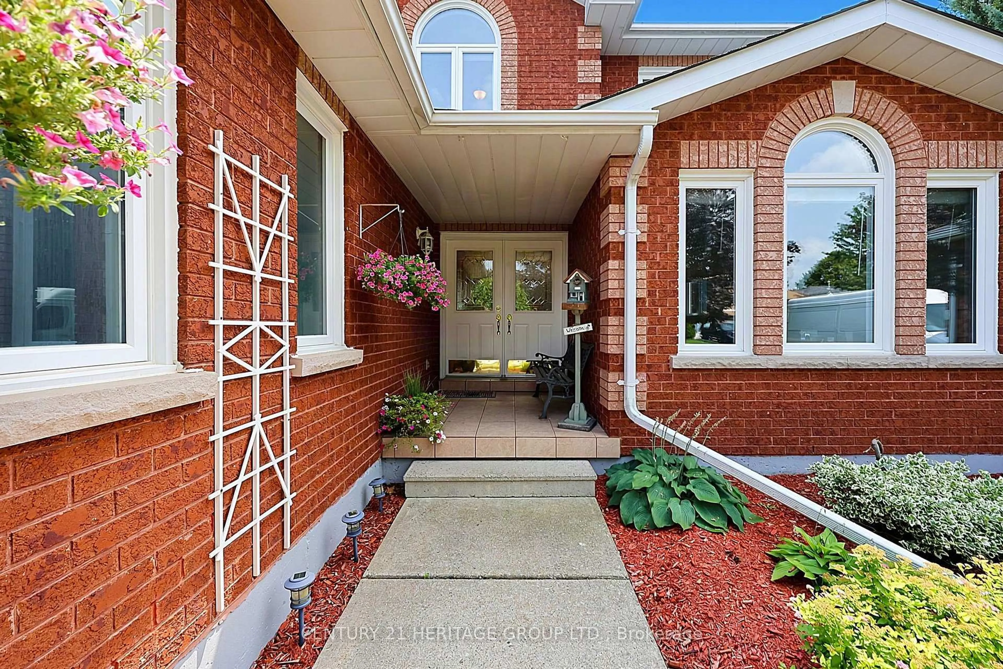 Home with brick exterior material, street for 23 Parkside Crt, Bradford West Gwillimbury Ontario L3Z 2Z9