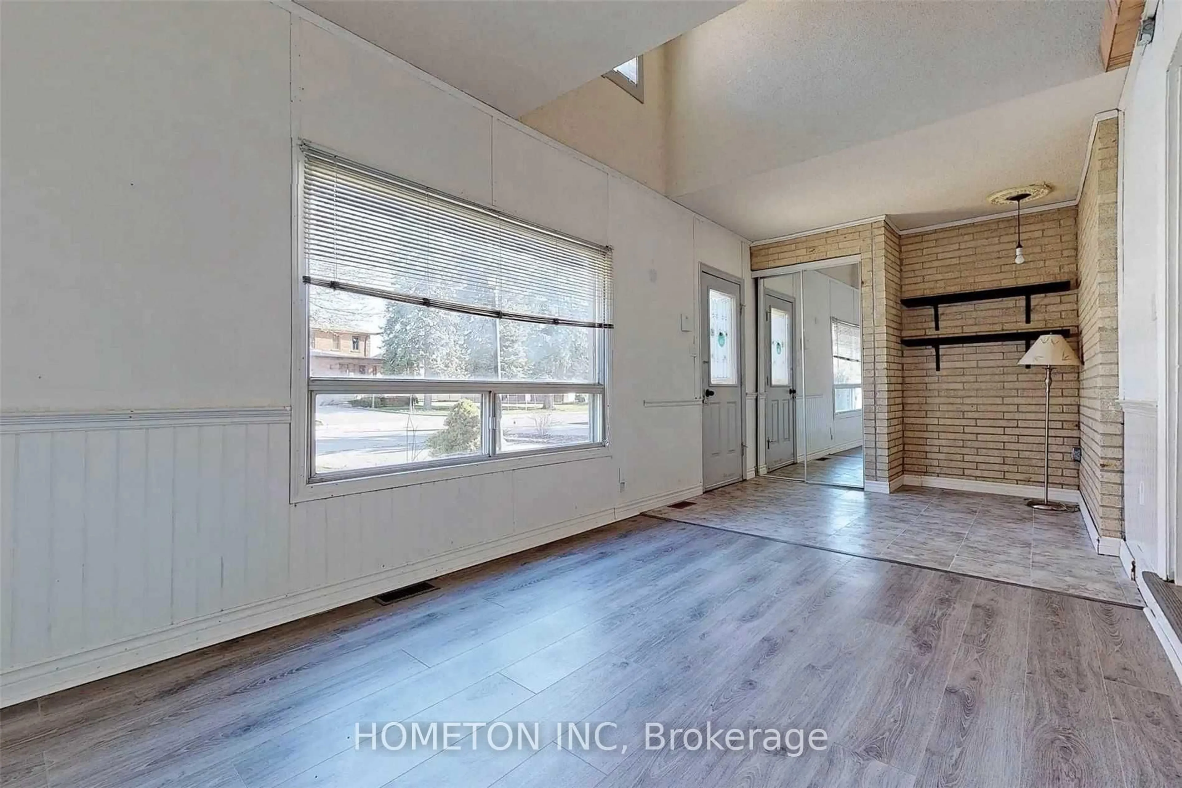 A pic of a room for 95 Yongehurst Rd, Richmond Hill Ontario L4C 3T3
