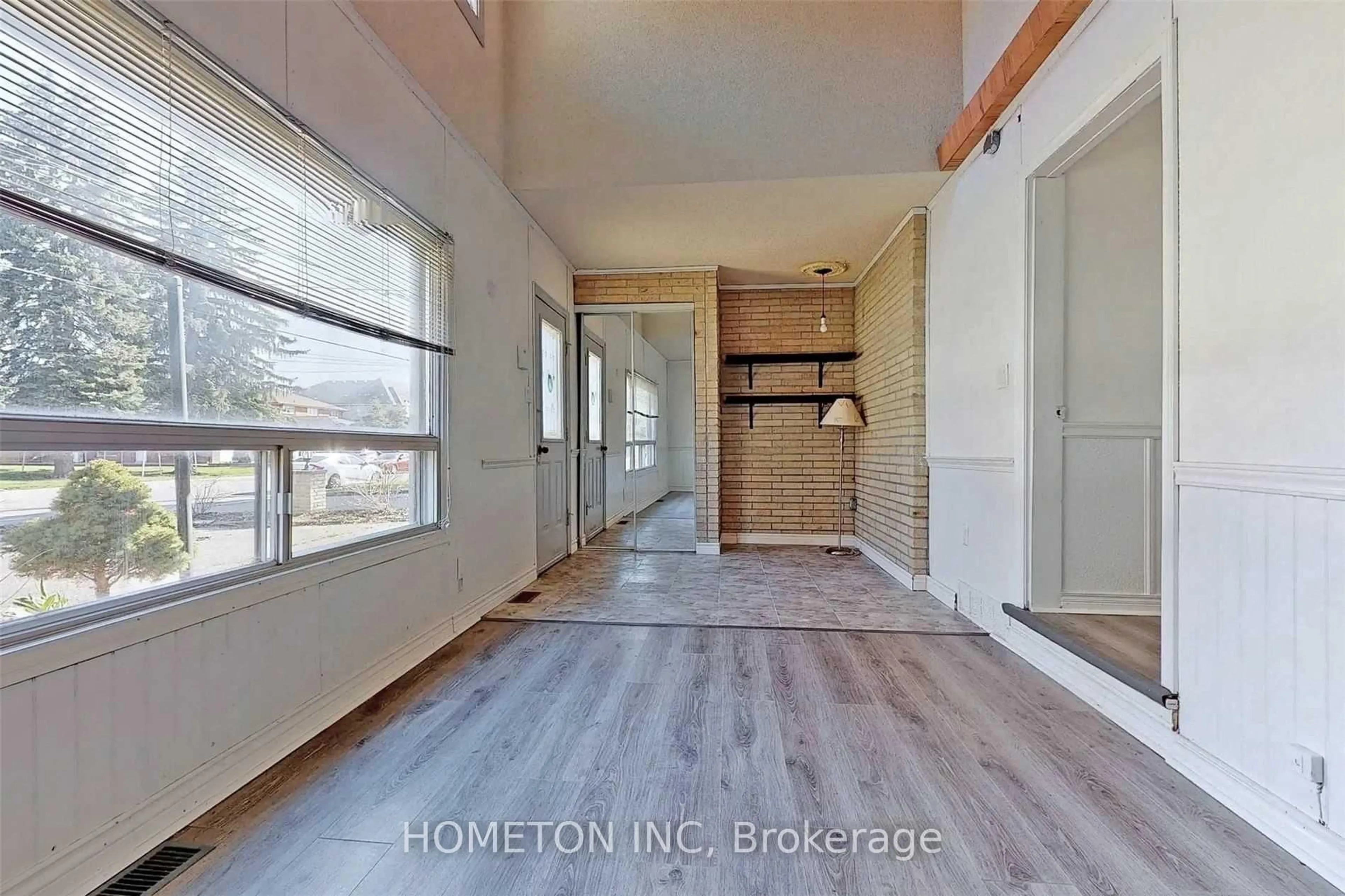 Indoor entryway for 95 Yongehurst Rd, Richmond Hill Ontario L4C 3T3