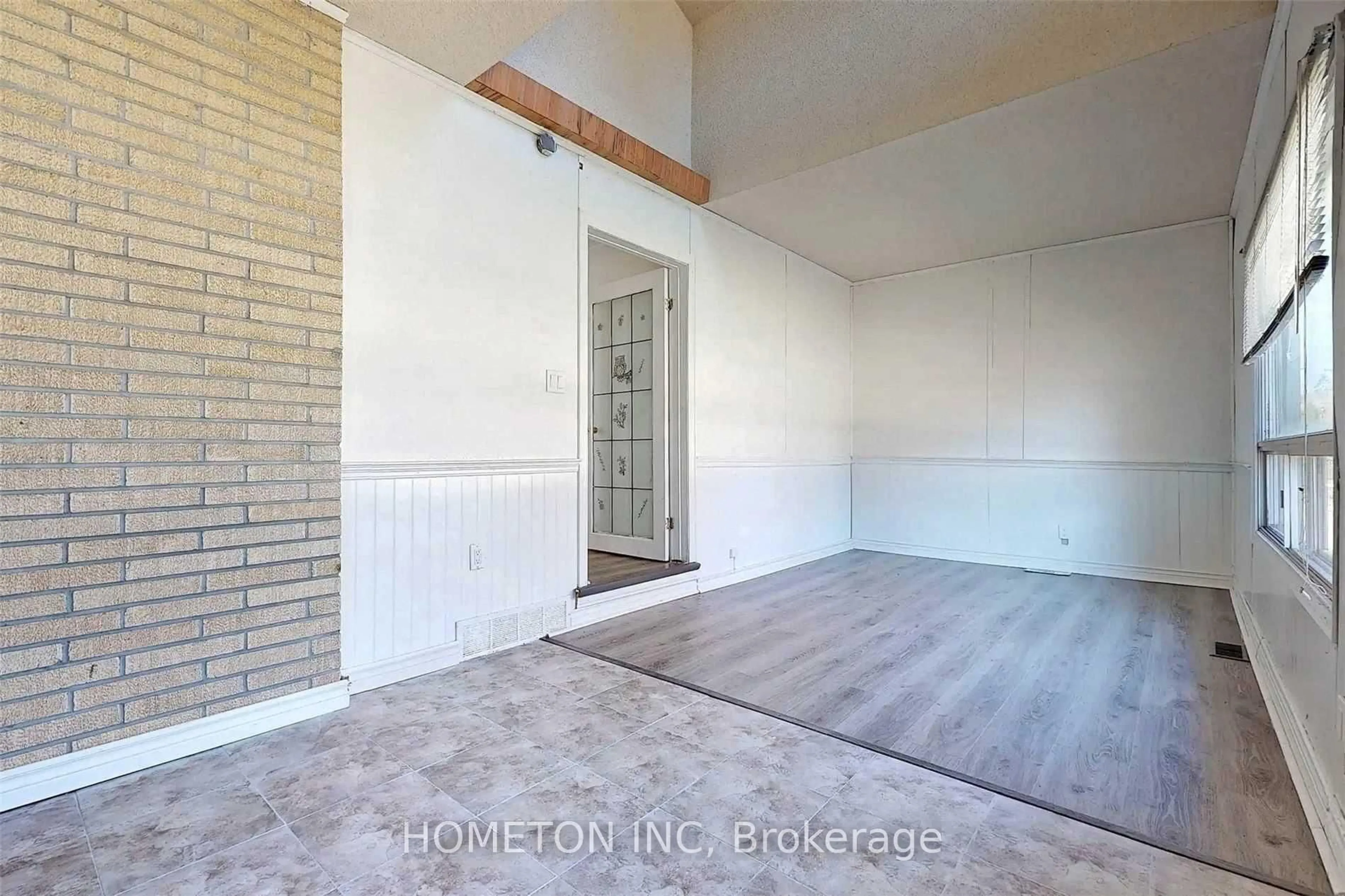 A pic of a room for 95 Yongehurst Rd, Richmond Hill Ontario L4C 3T3
