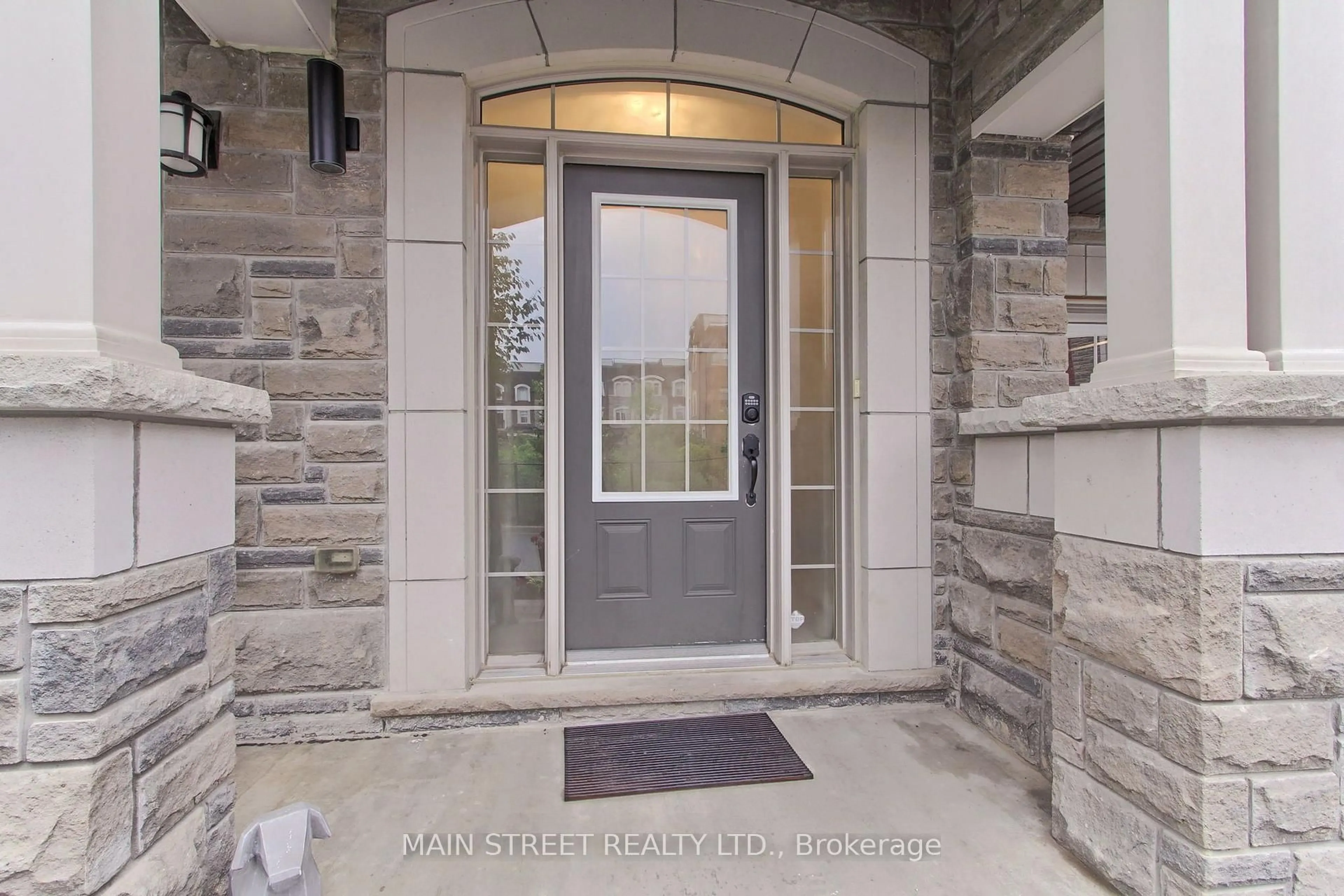 Indoor entryway for 26 Queen Mary Crt, Vaughan Ontario L4L 0H9