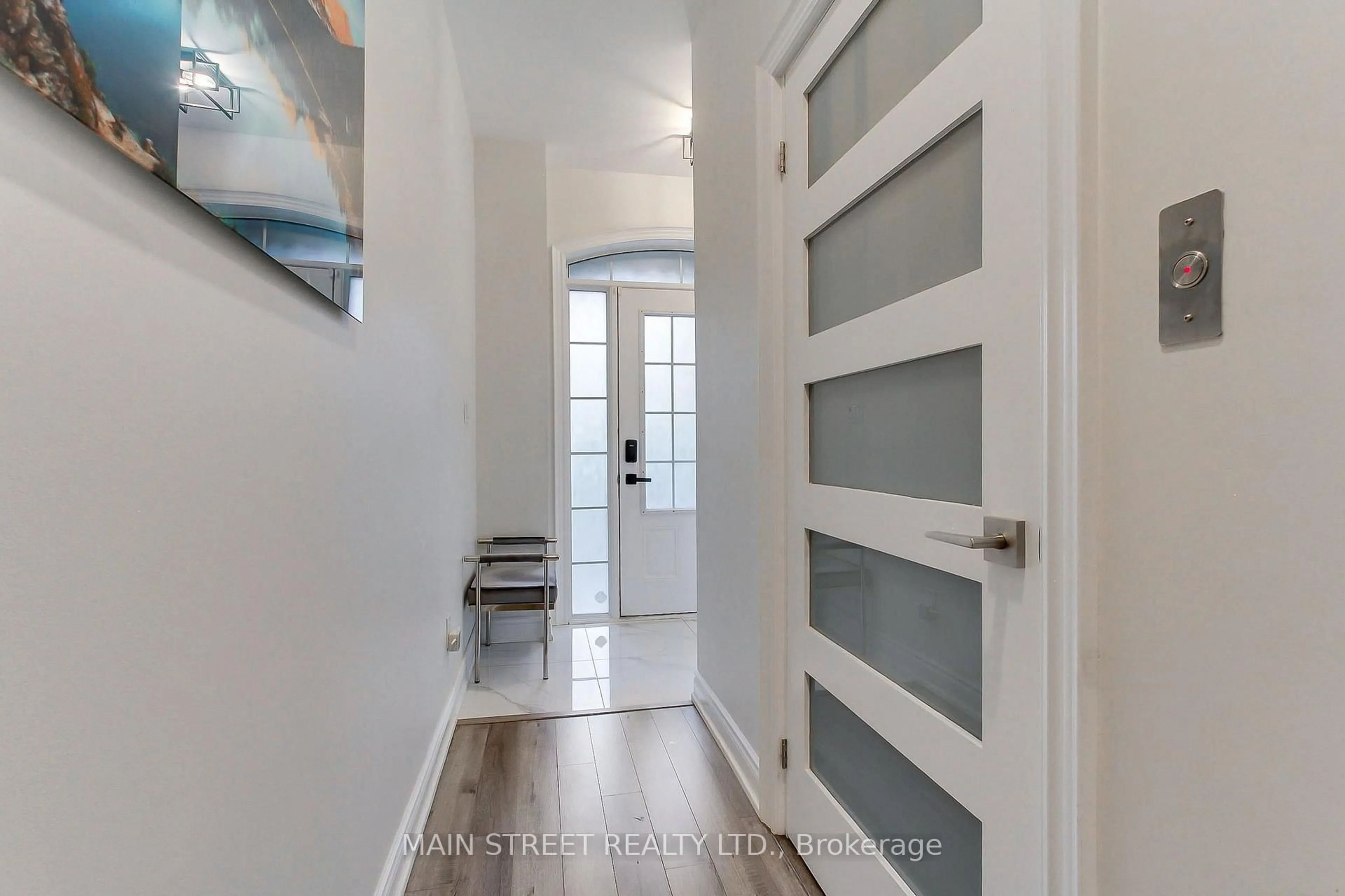Indoor entryway for 26 Queen Mary Crt, Vaughan Ontario L4L 0H9