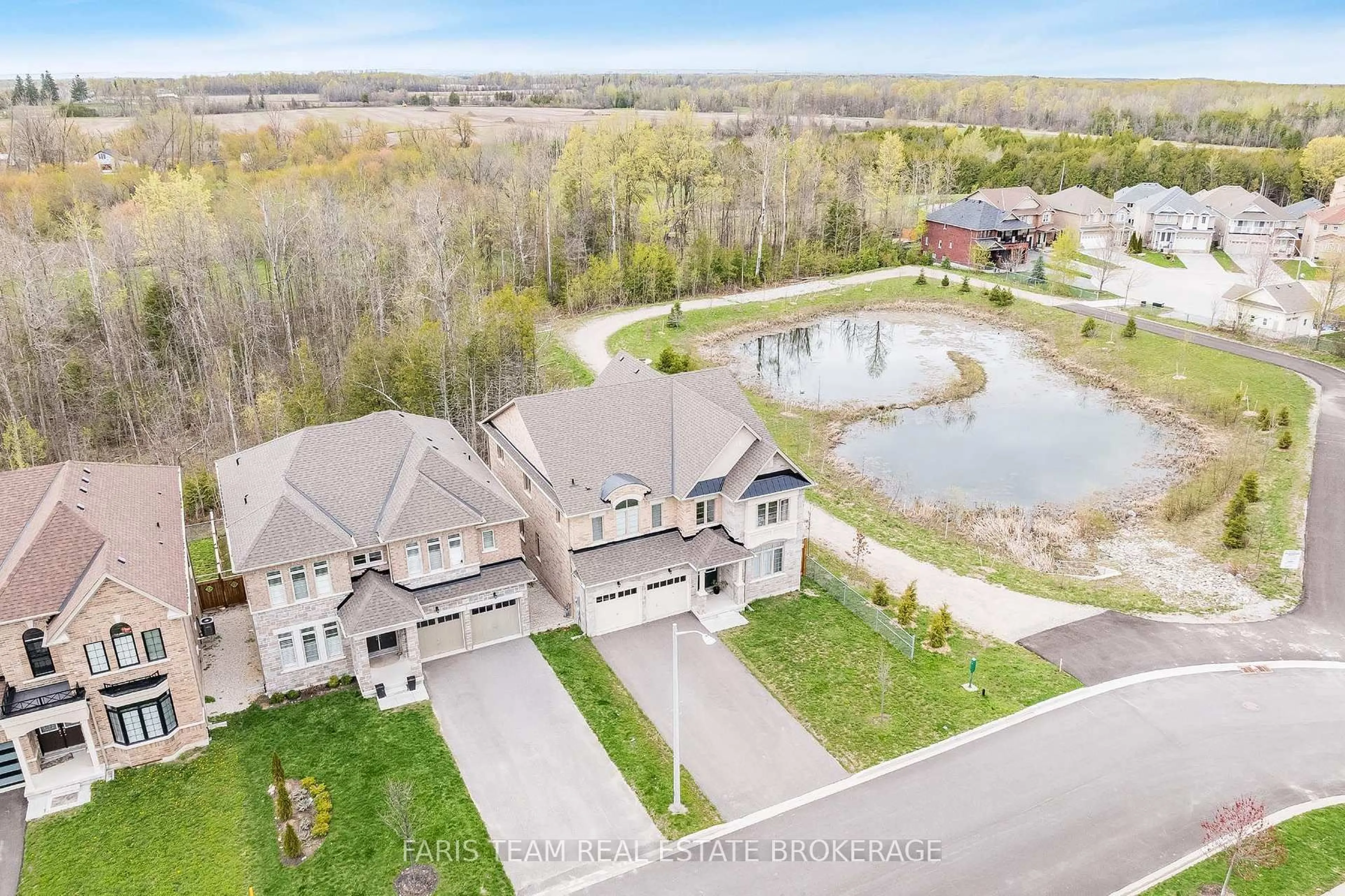 A pic from outside/outdoor area/front of a property/back of a property/a pic from drone, water/lake/river/ocean view for 2263 Lozenby St, Innisfil Ontario L9S 0M8