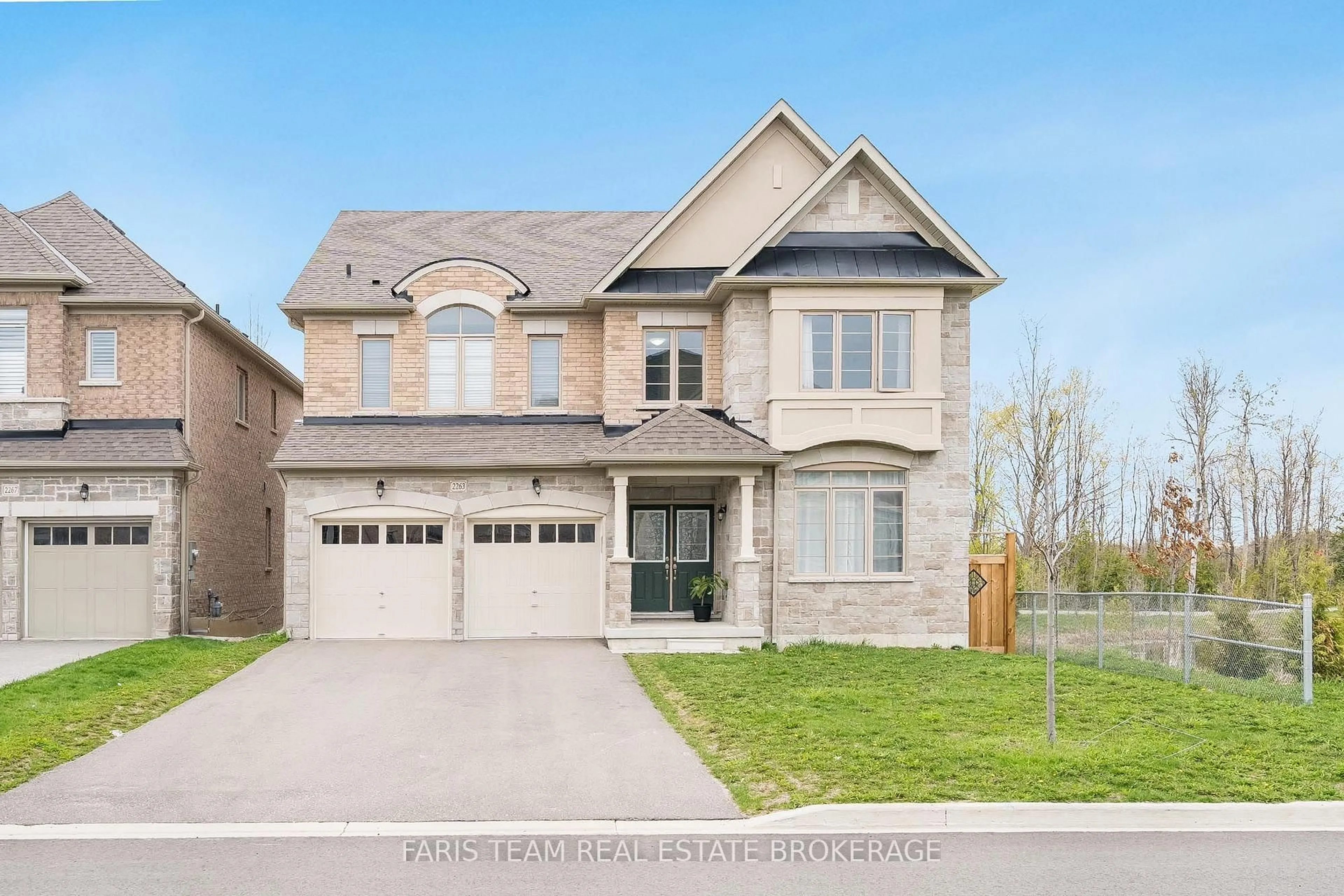 Home with brick exterior material, street for 2263 Lozenby St, Innisfil Ontario L9S 0M8