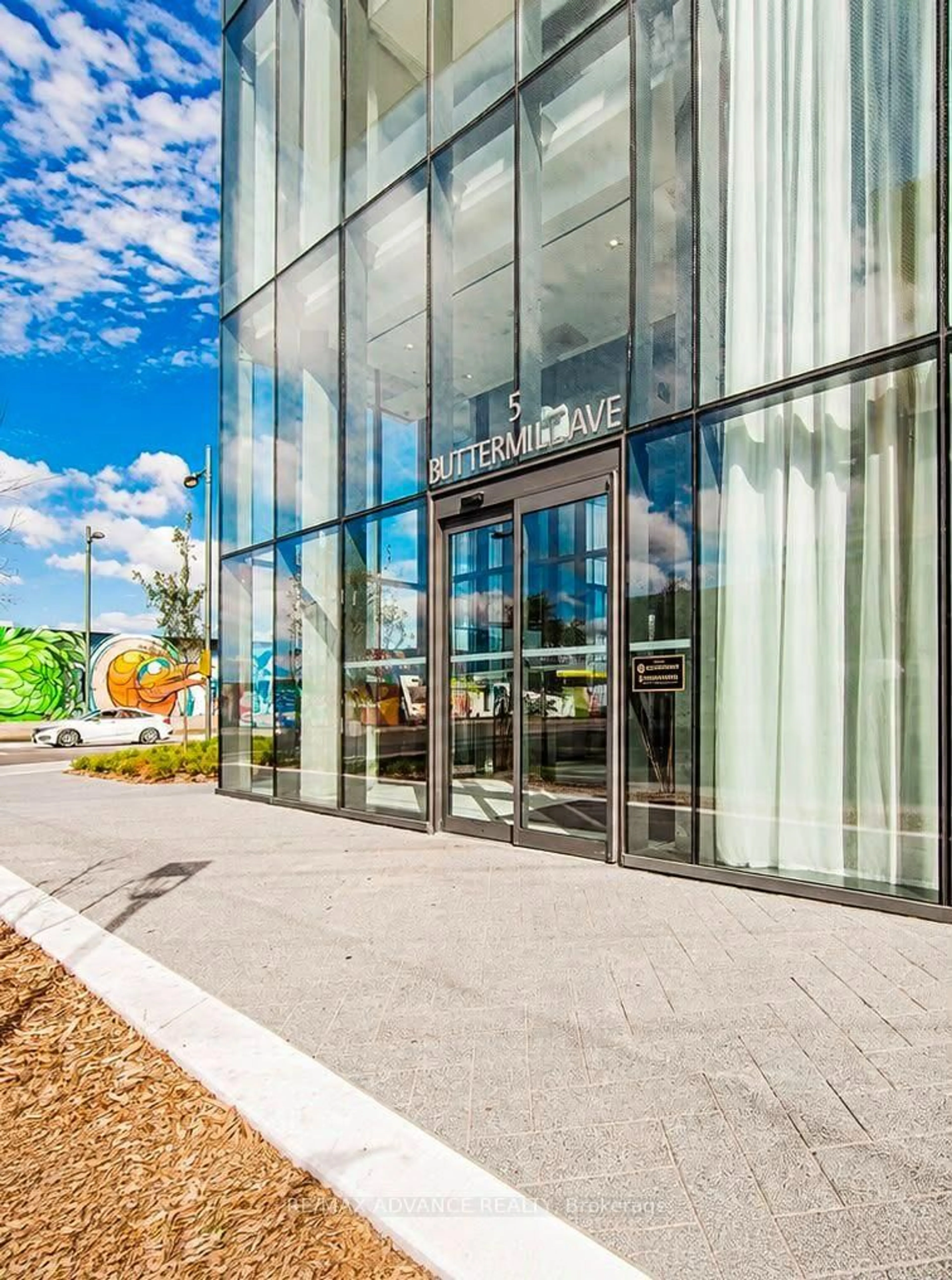 Indoor foyer for 5 Buttermill Ave #2008, Vaughan Ontario L4K 0J5