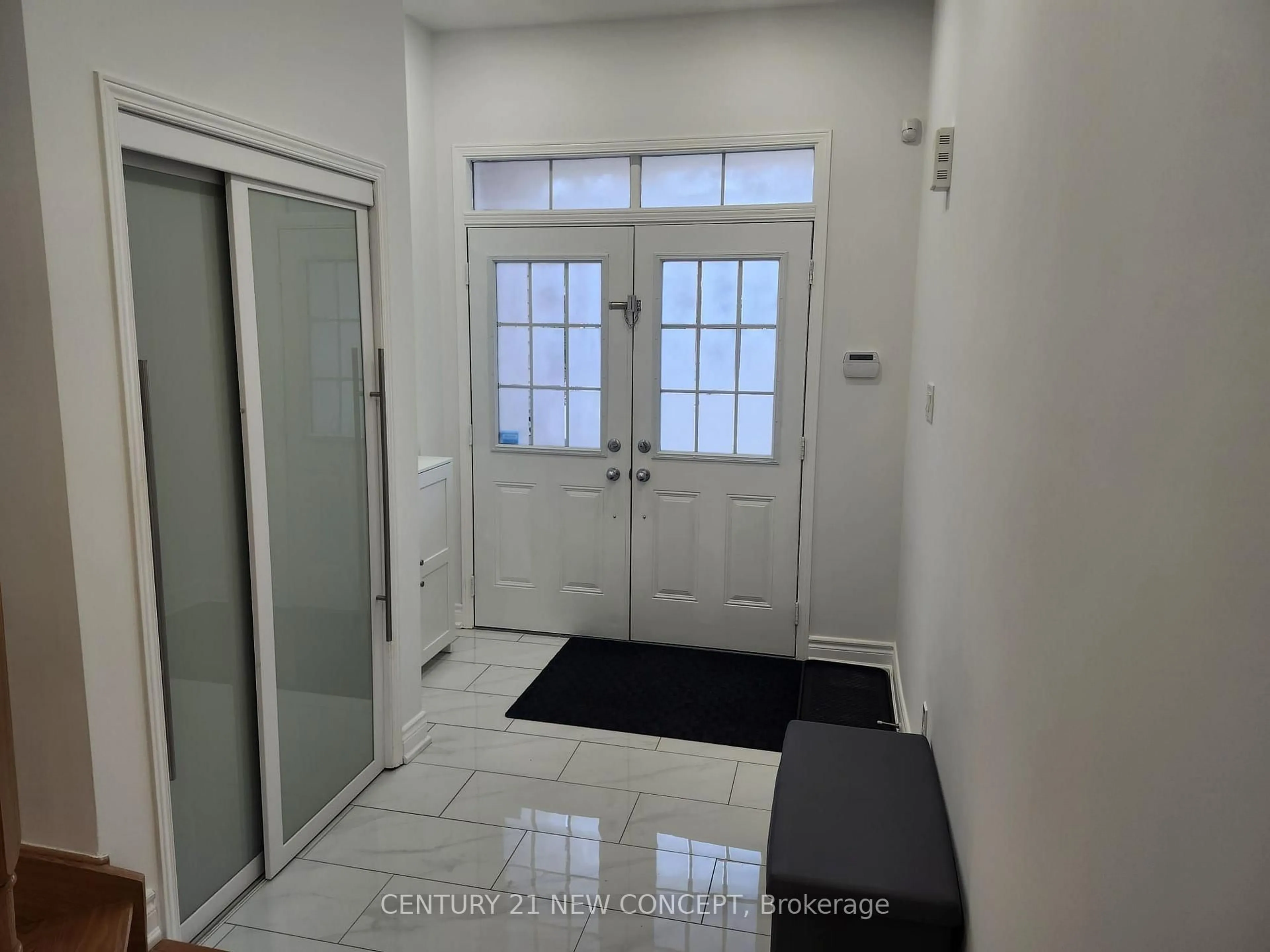 Indoor entryway for 101 Big Hill Cres, Vaughan Ontario L6A 4K7
