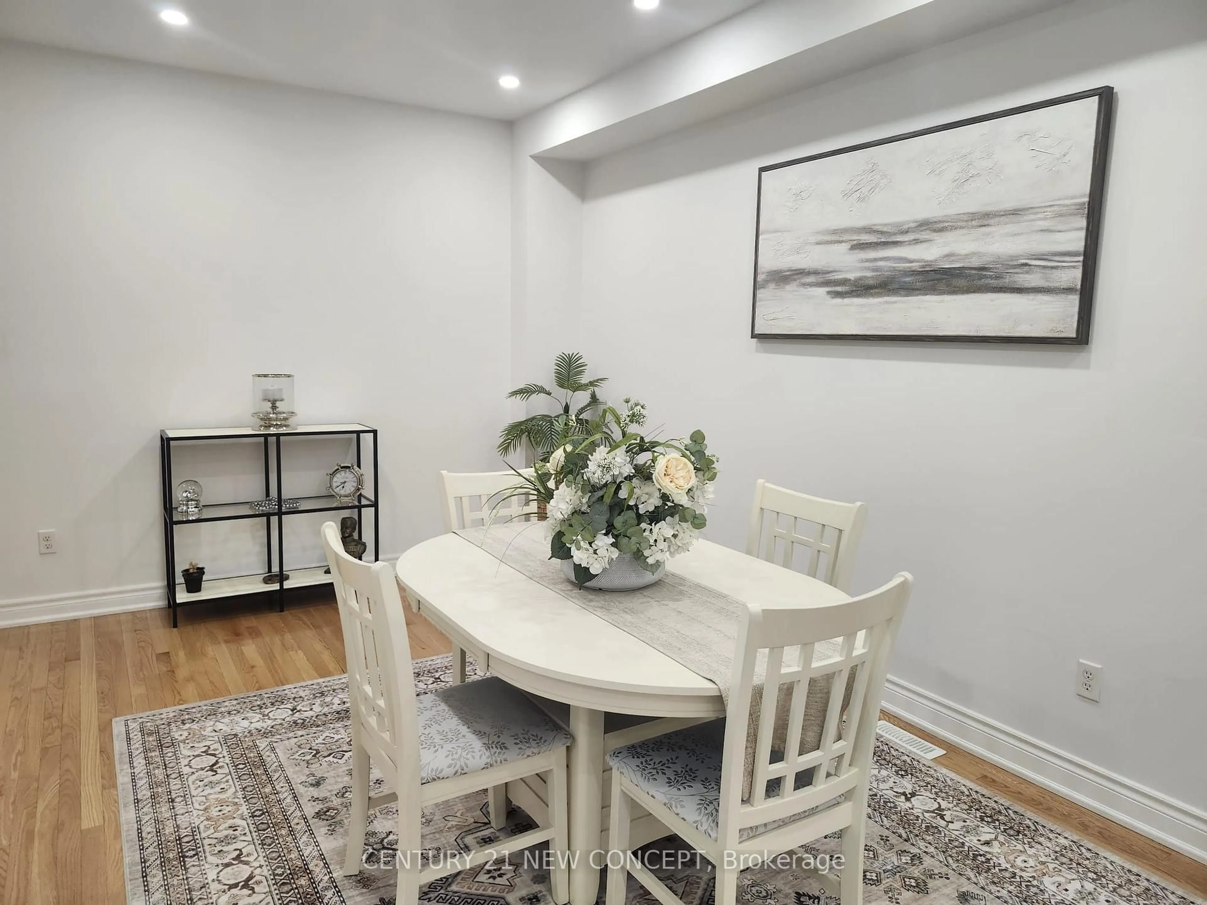 Dining room, wood/laminate floor for 101 Big Hill Cres, Vaughan Ontario L6A 4K7