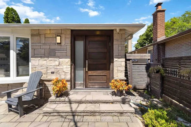 219 Bay Thorn Dr, Markham 3