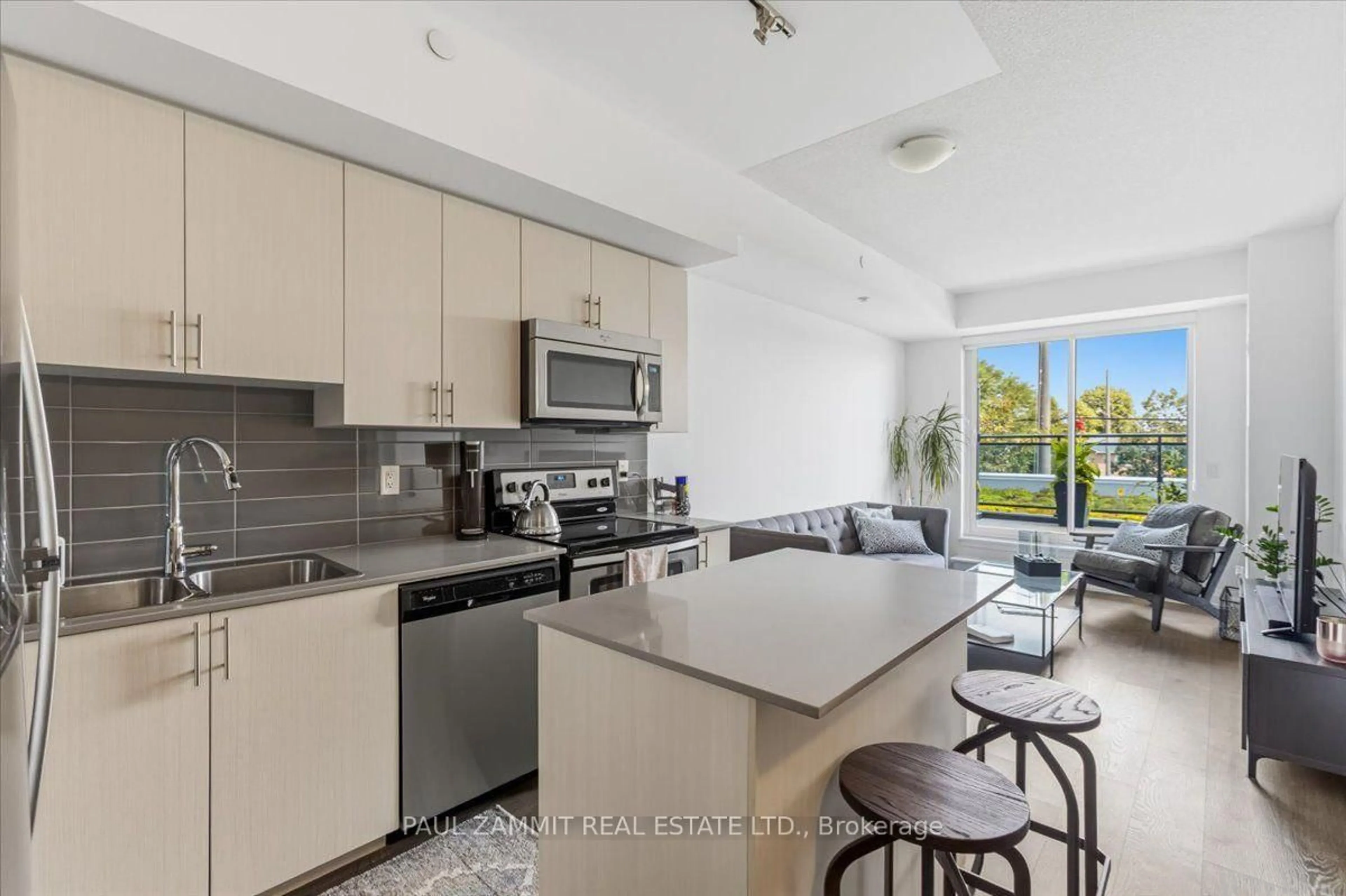 Open concept kitchen, ceramic/tile floor for 7890 Bathurst St #203, Vaughan Ontario L4J 0J8