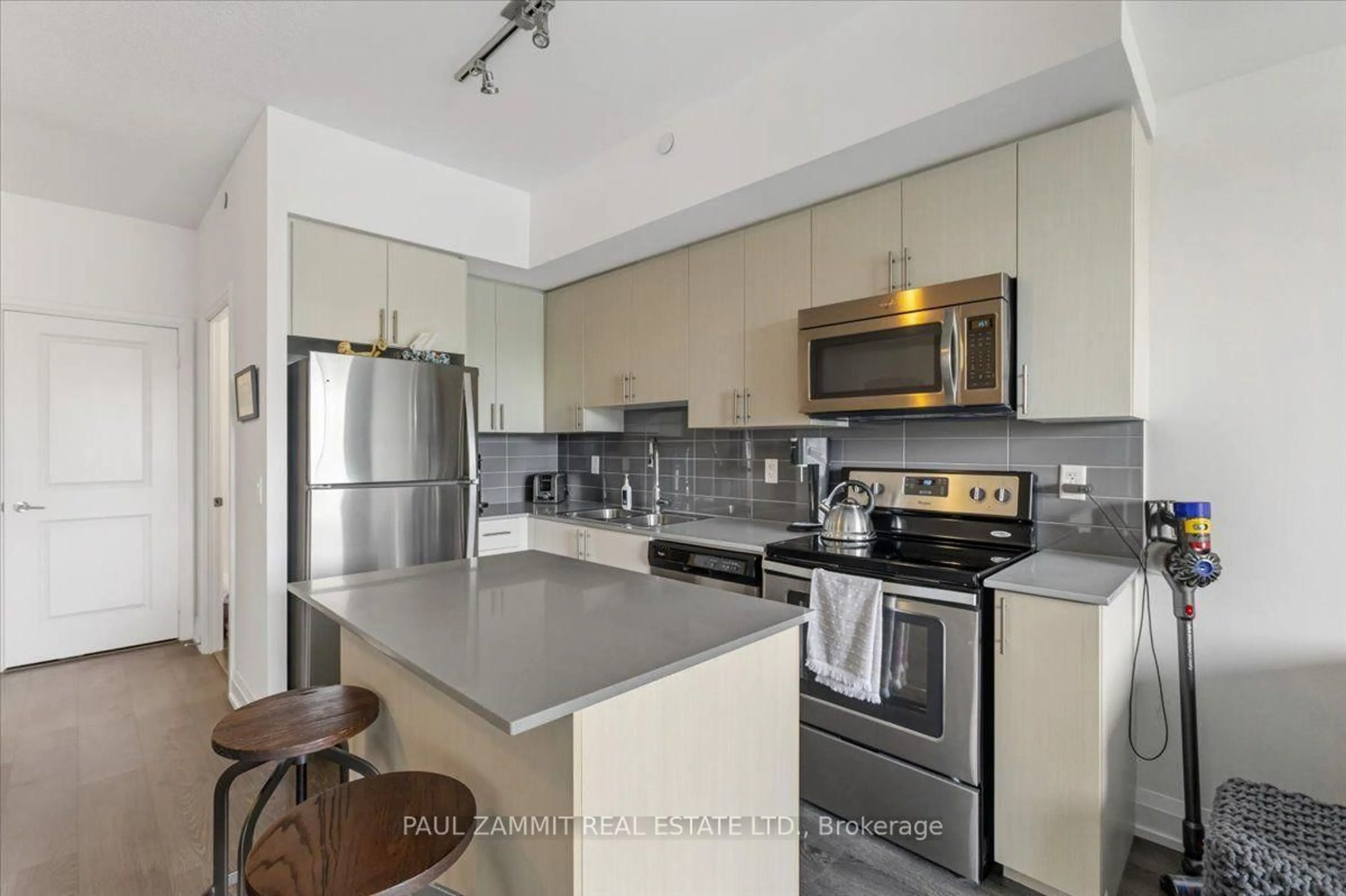 Standard kitchen, unknown for 7890 Bathurst St #203, Vaughan Ontario L4J 0J8
