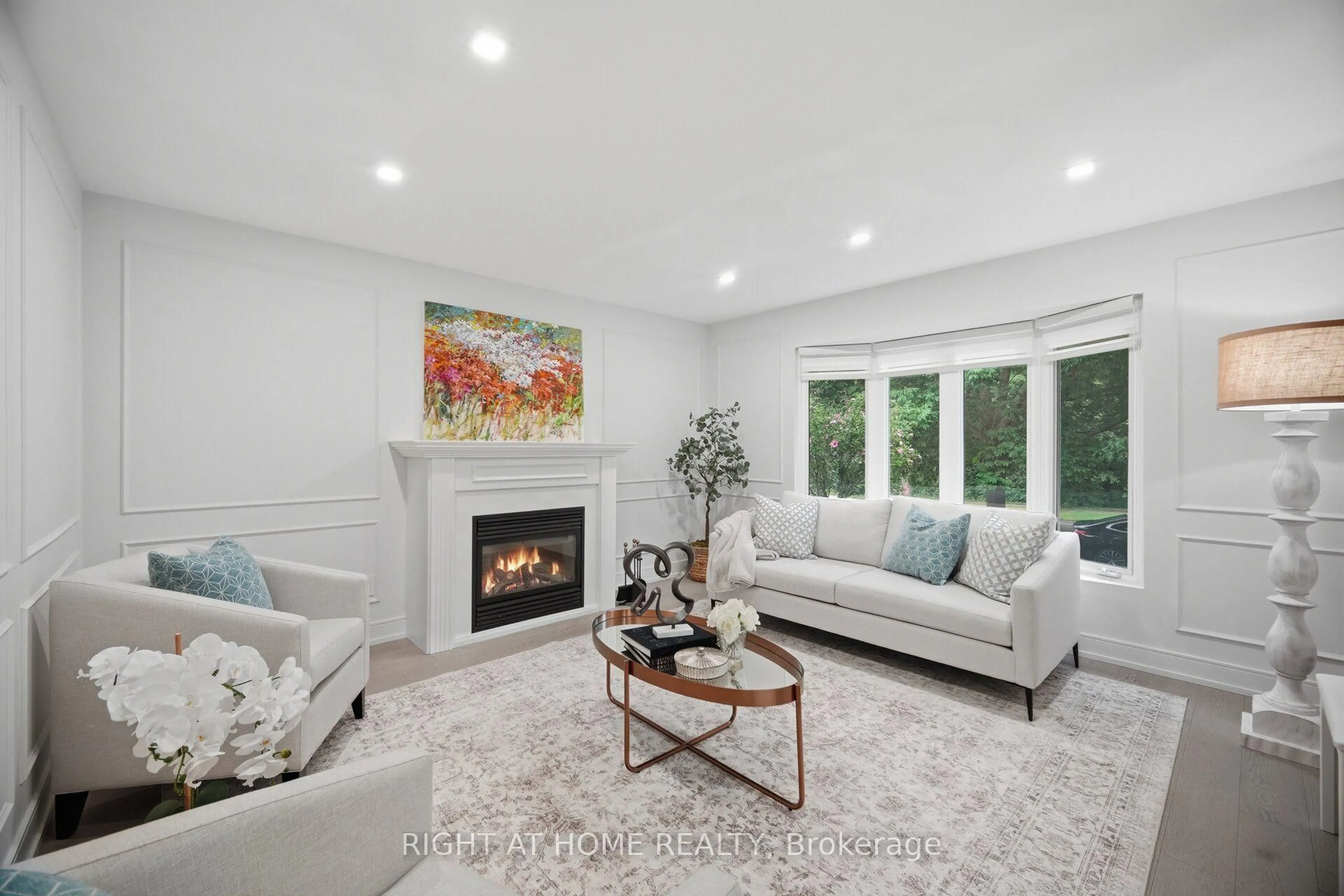 Living room with furniture, unknown for 4 Simmons Cres, Aurora Ontario L4G 6B4