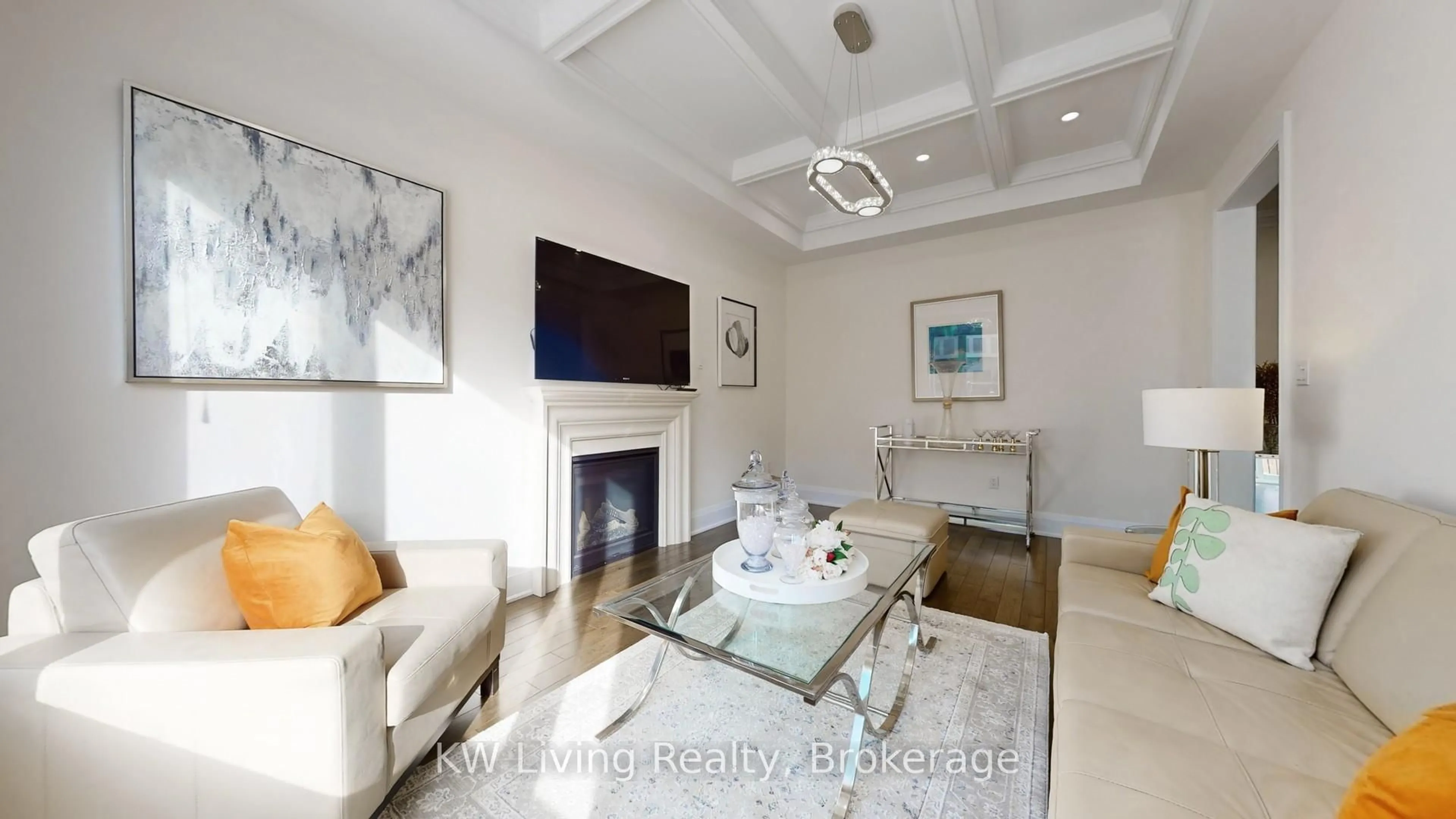 Living room with furniture, unknown for 92 Giardina Cres, Richmond Hill Ontario L4B 0G1