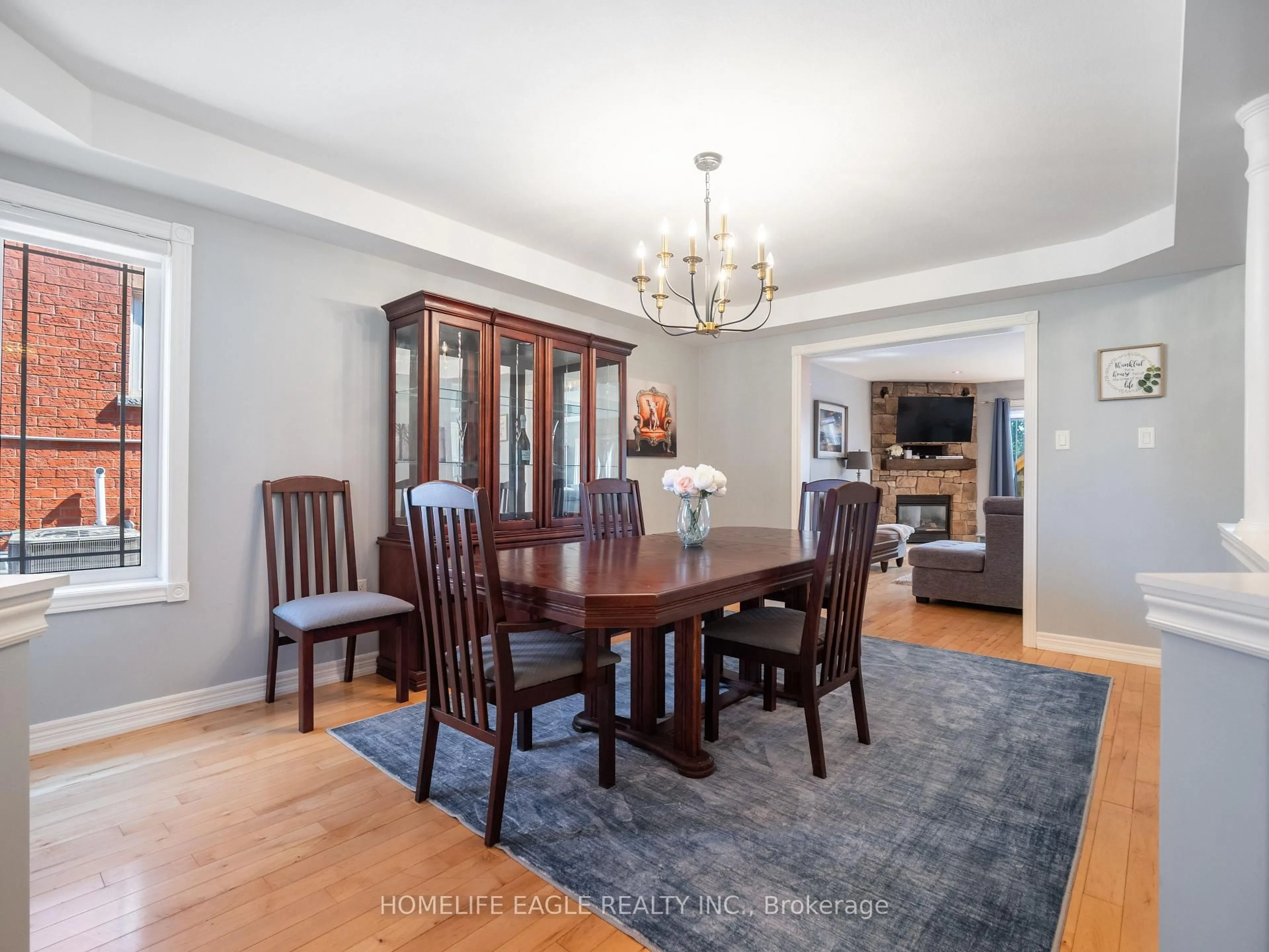 Dining room, wood/laminate floor for 25 Meadowview Dr, Bradford West Gwillimbury Ontario L3Z 3J4