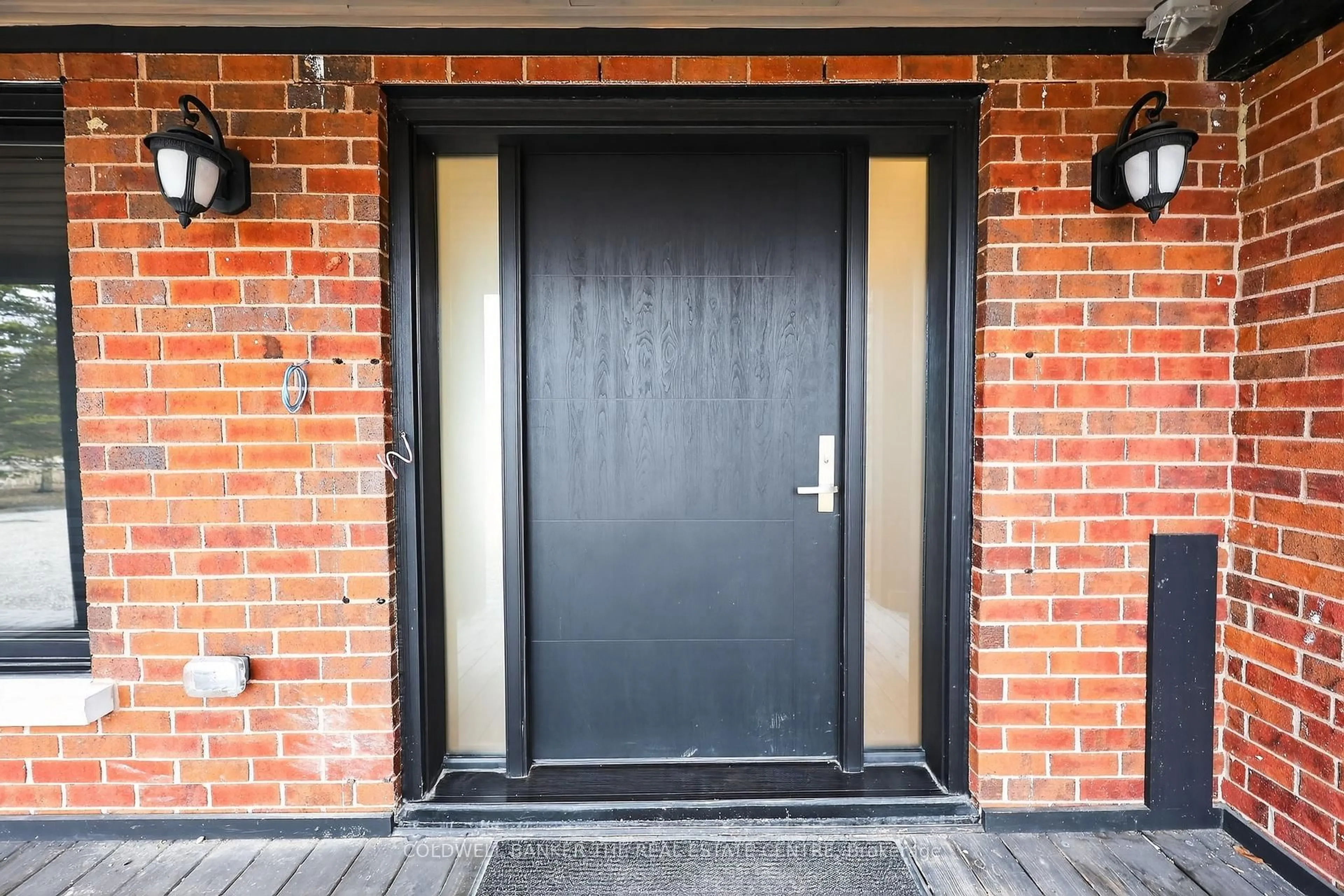 Indoor entryway for 8 Brownlee Dr, Bradford West Gwillimbury Ontario L3Z 2A4
