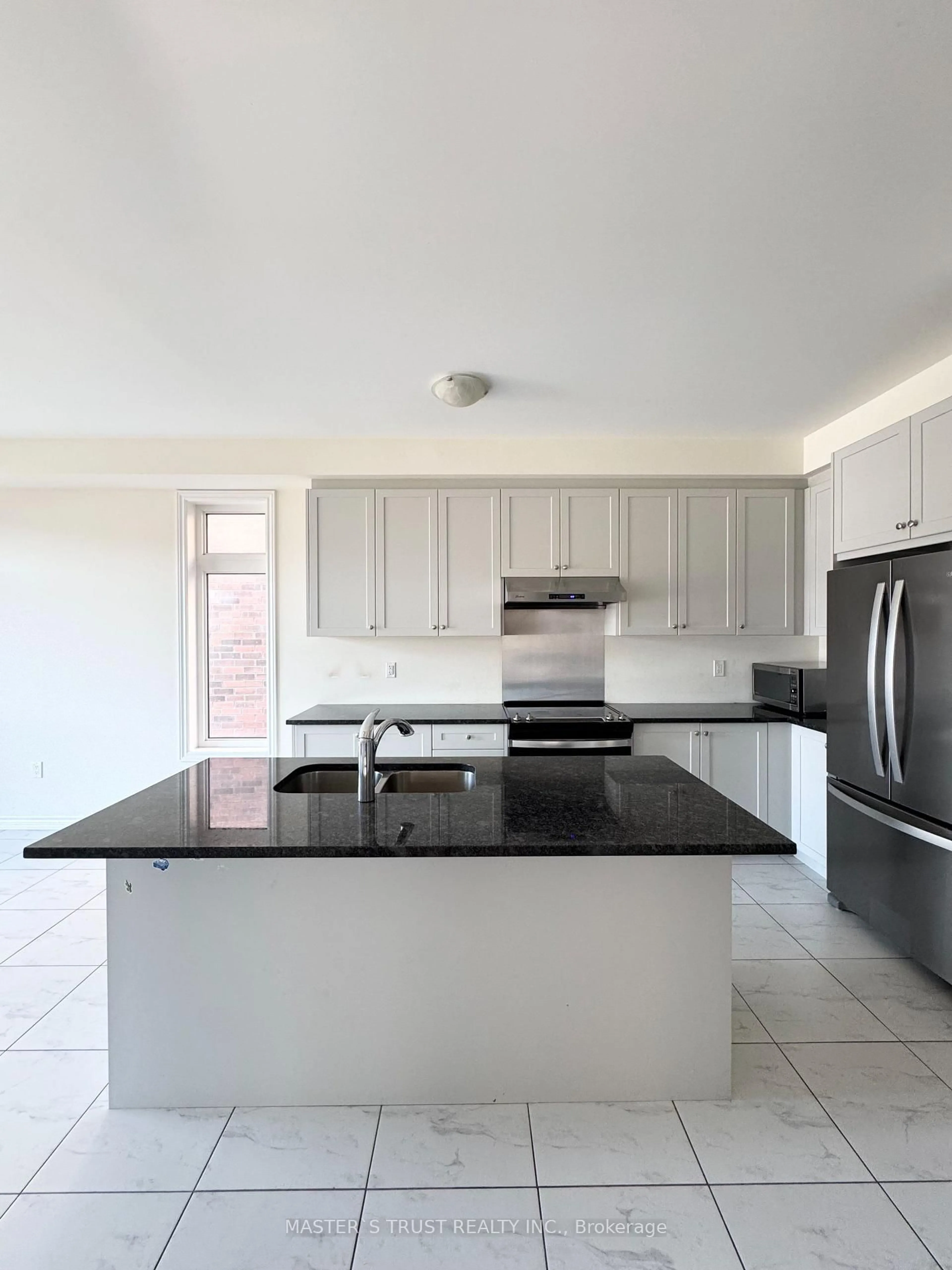 Open concept kitchen, ceramic/tile floor for 78 Kentledge Ave, East Gwillimbury Ontario L9N 0E5