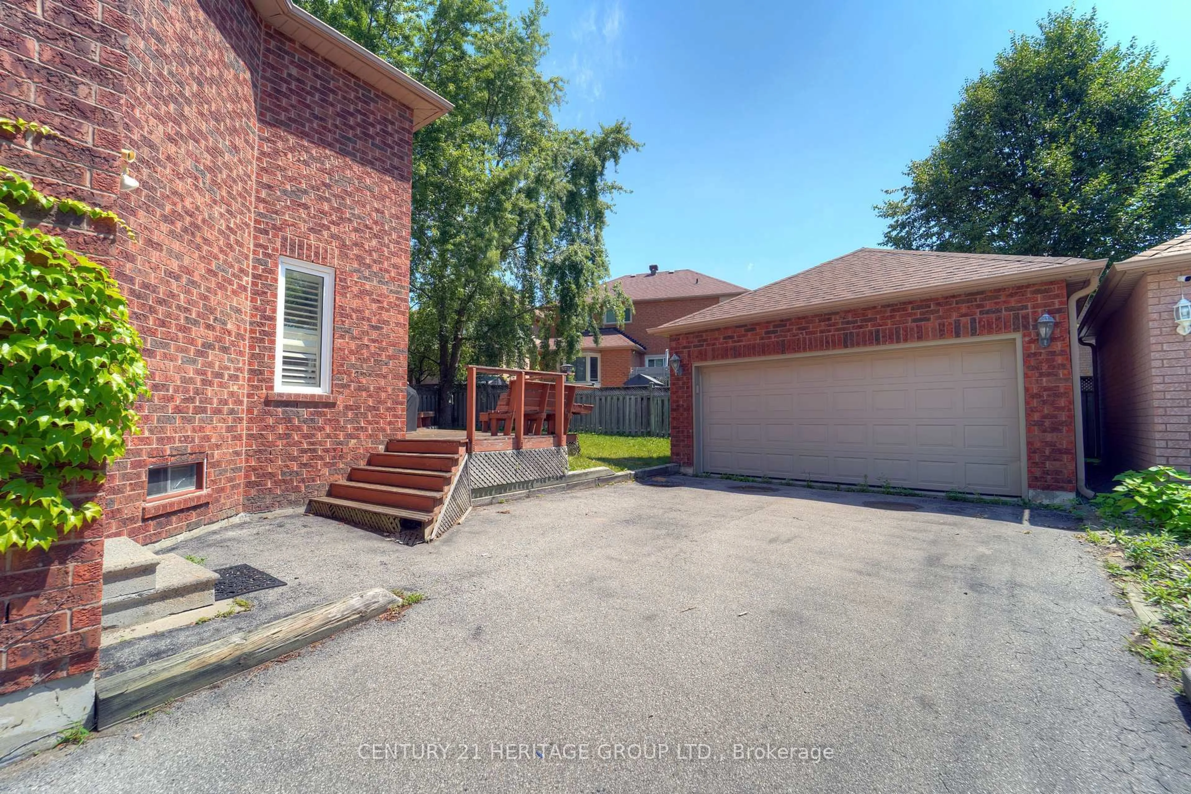 Home with brick exterior material, street for 3 Primrose Path Cres, Markham Ontario L3S 4B1