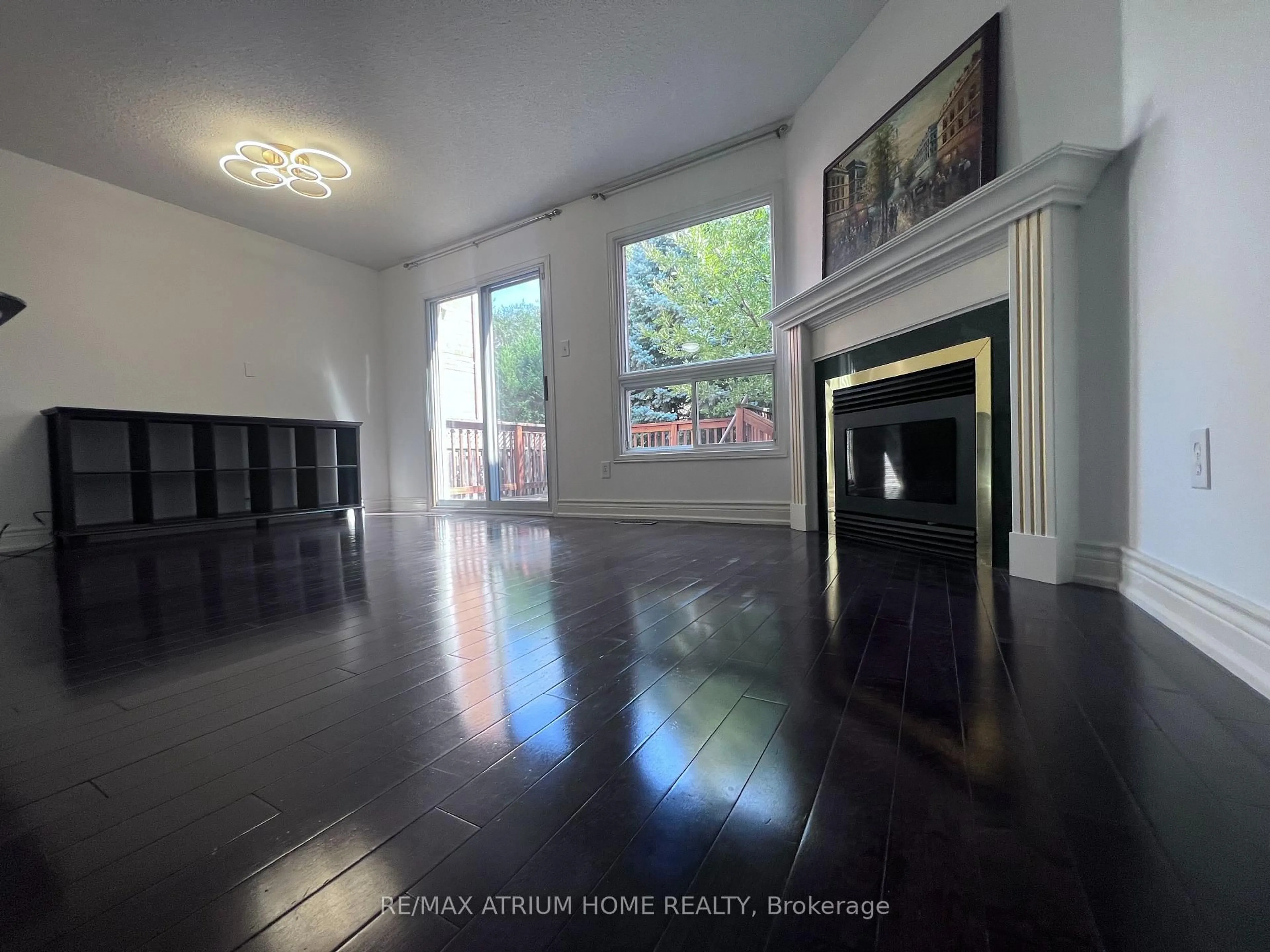 Indoor foyer for 18 Breezeway Cres, Richmond Hill Ontario L4S 1V7