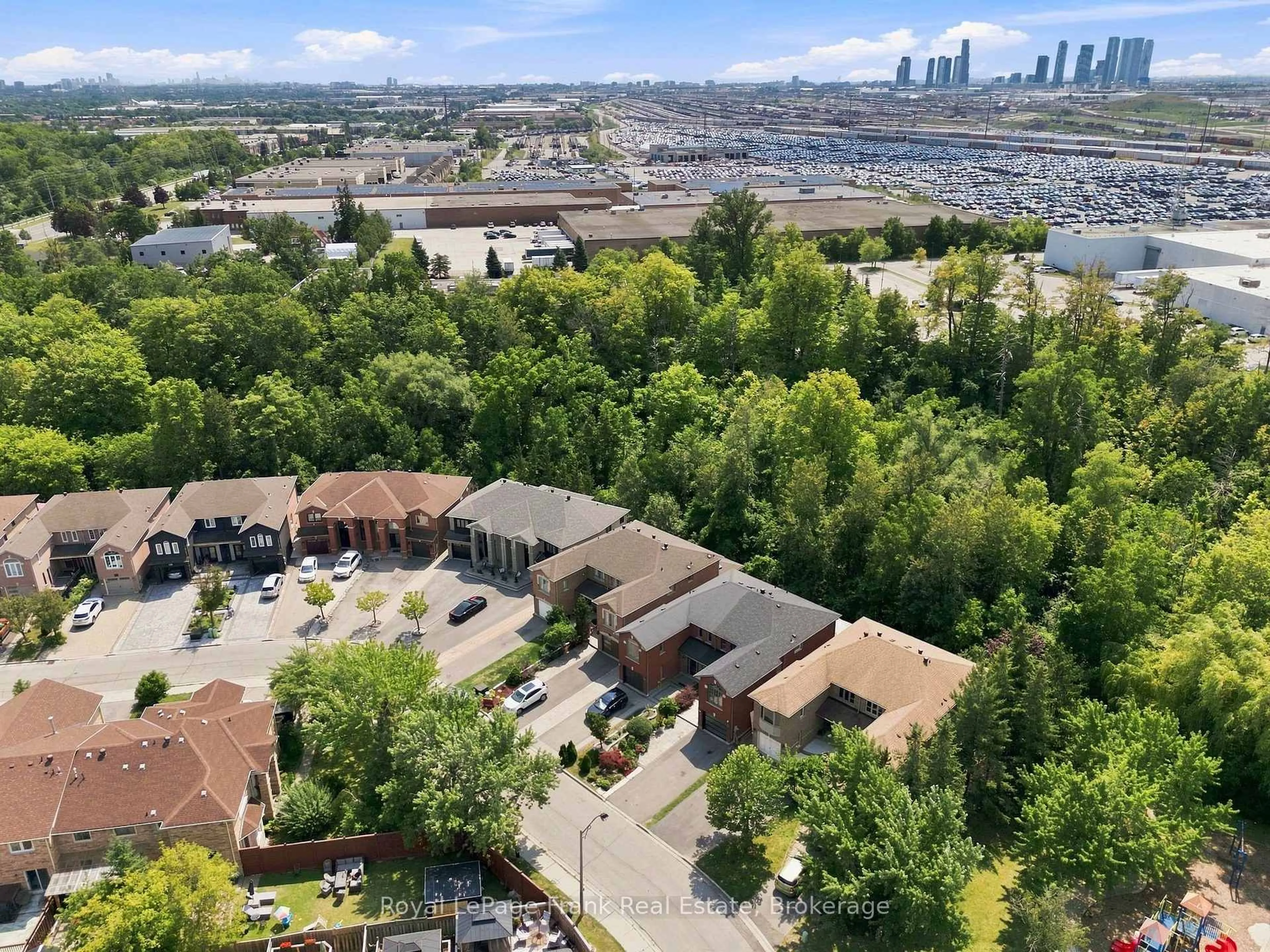 A pic from outside/outdoor area/front of a property/back of a property/a pic from drone, city buildings view from balcony for 69 Alberta Dr, Vaughan Ontario L4K 4X4