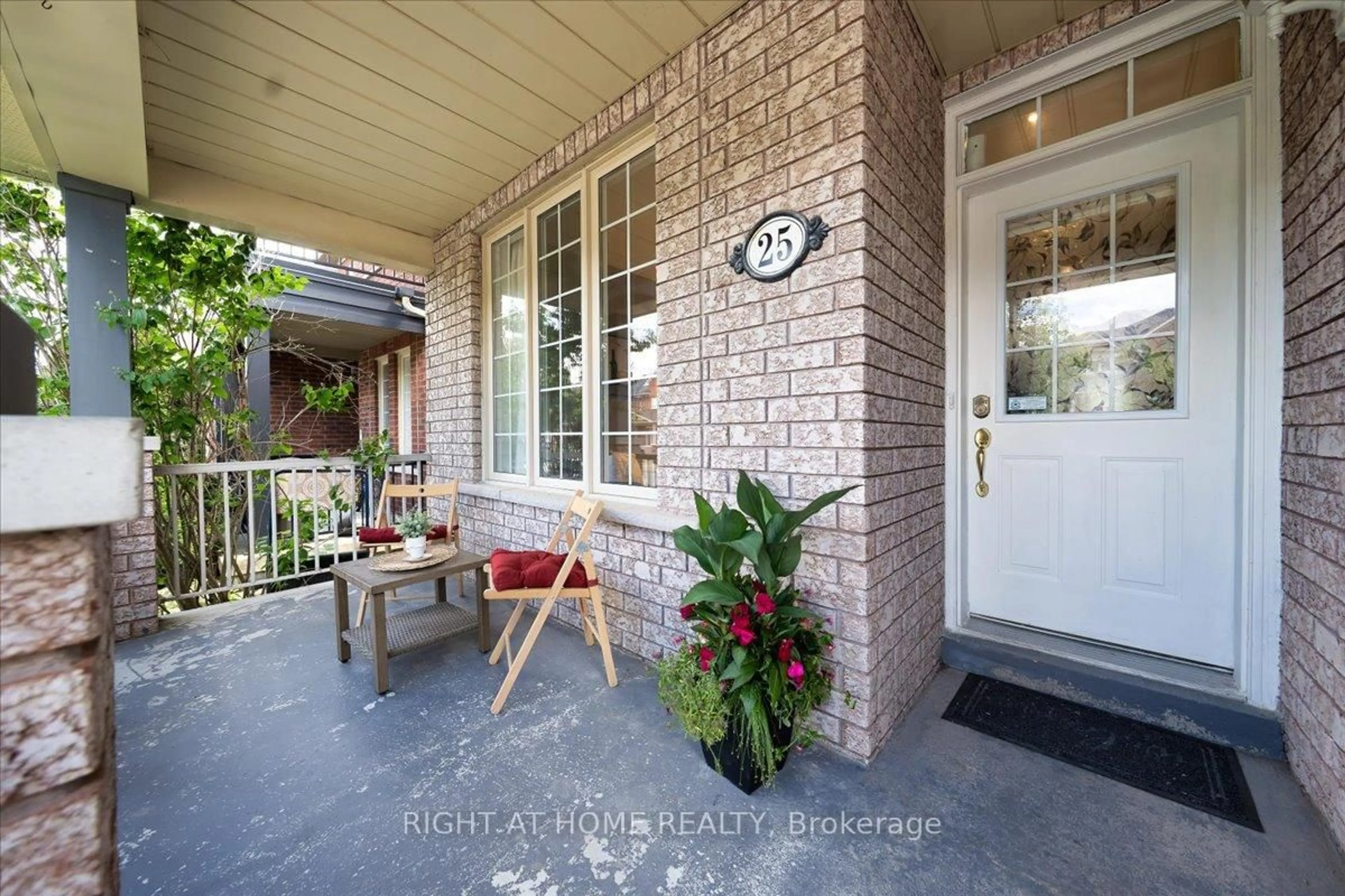 Indoor entryway for 25 Longwood Ave, Richmond Hill Ontario L4E 4A5
