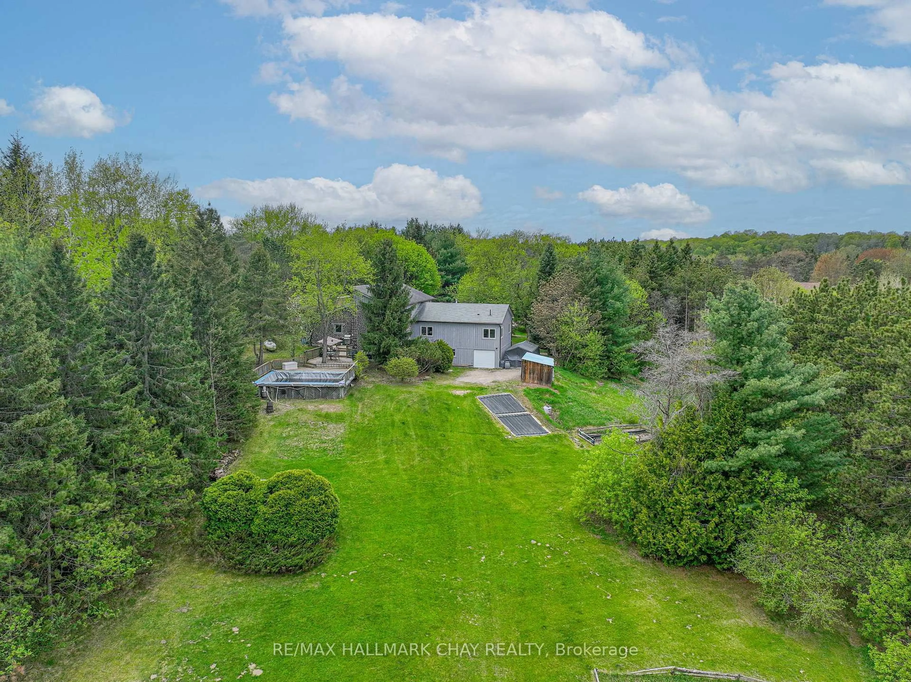 A pic from outside/outdoor area/front of a property/back of a property/a pic from drone, unknown for 2043 Concession 5 Rd, Adjala-Tosorontio Ontario L0G 1L0