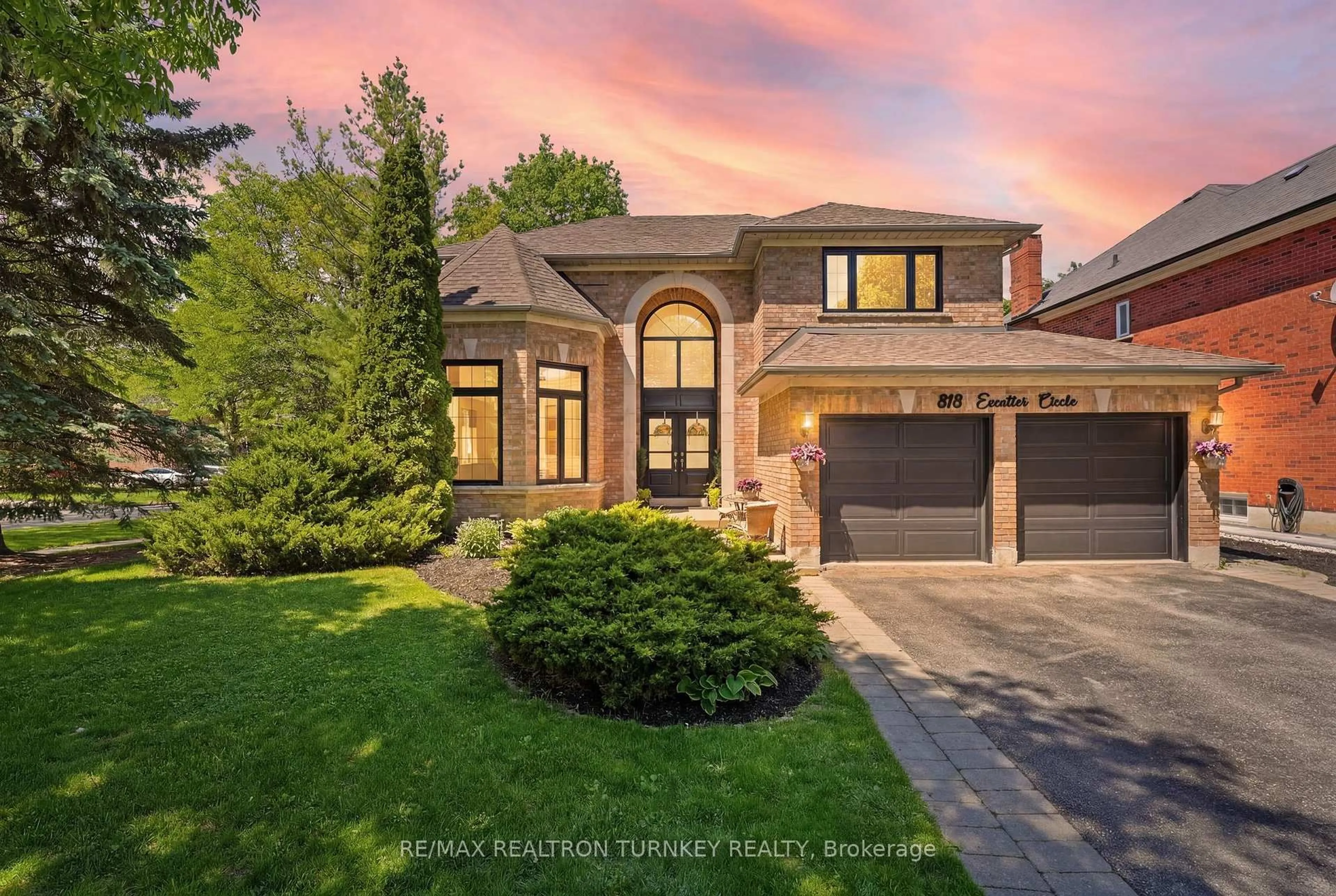 Home with brick exterior material, street for 818 Exceller Circ, Newmarket Ontario L3X 1P6