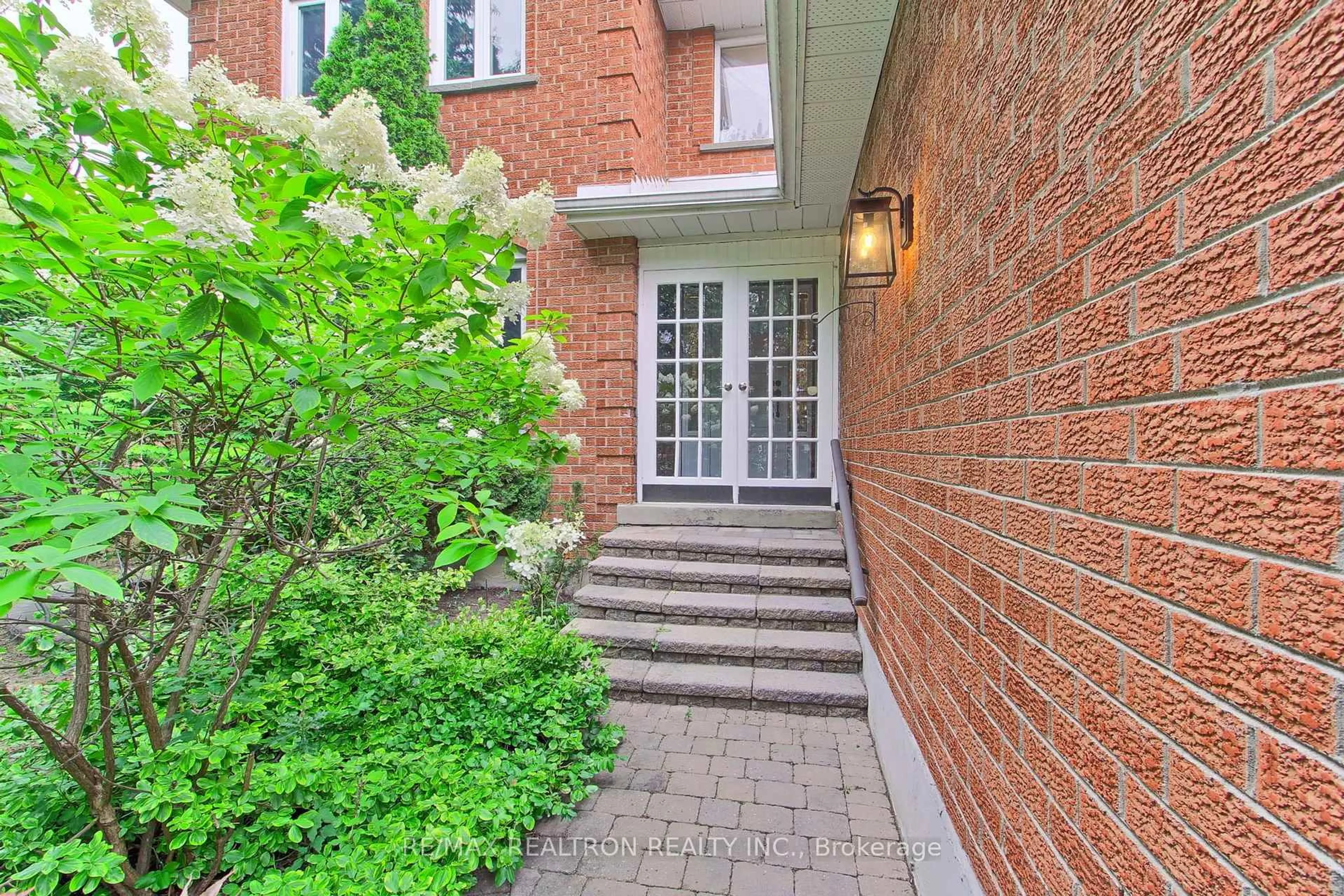 Unknown for 19 Crystal Dr, Richmond Hill Ontario L4C 7Z4