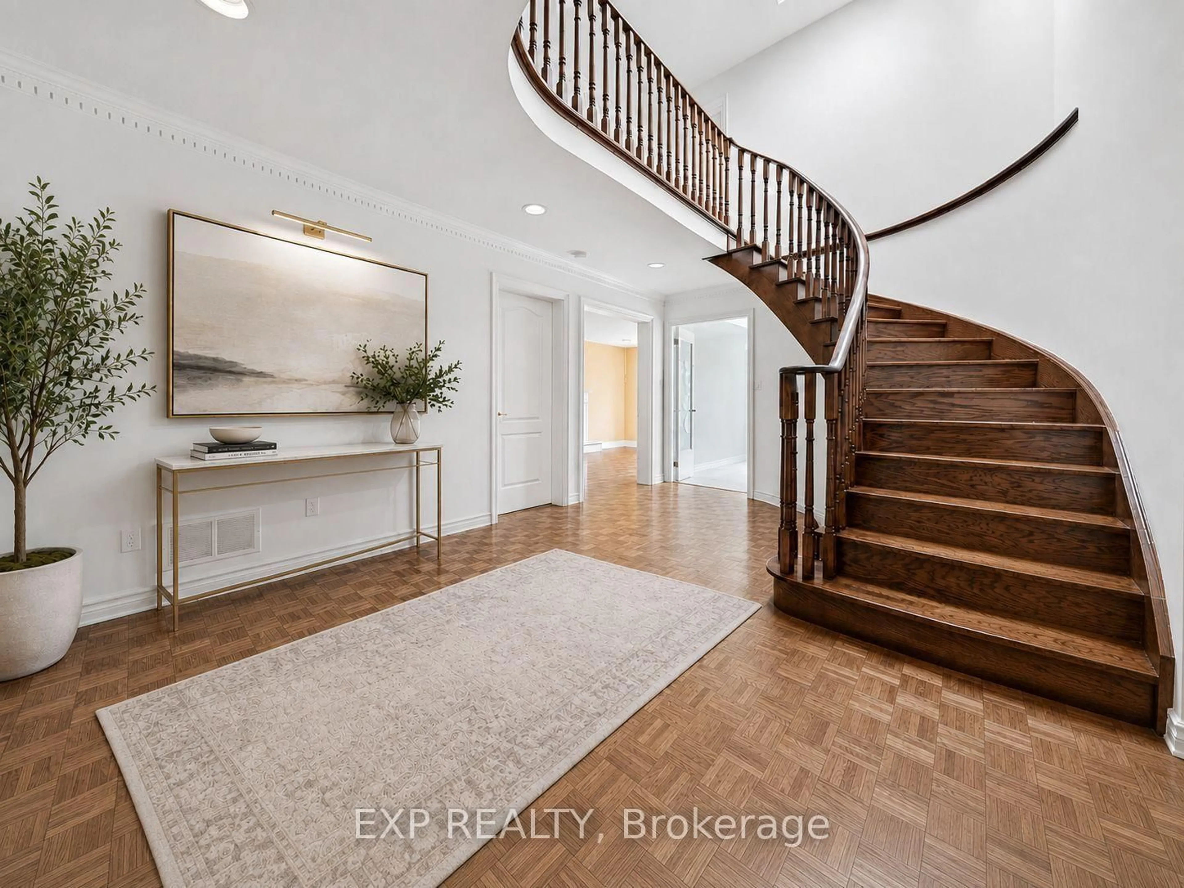 Indoor entryway for 19 Springbrook Dr, Richmond Hill Ontario L4B 3R9