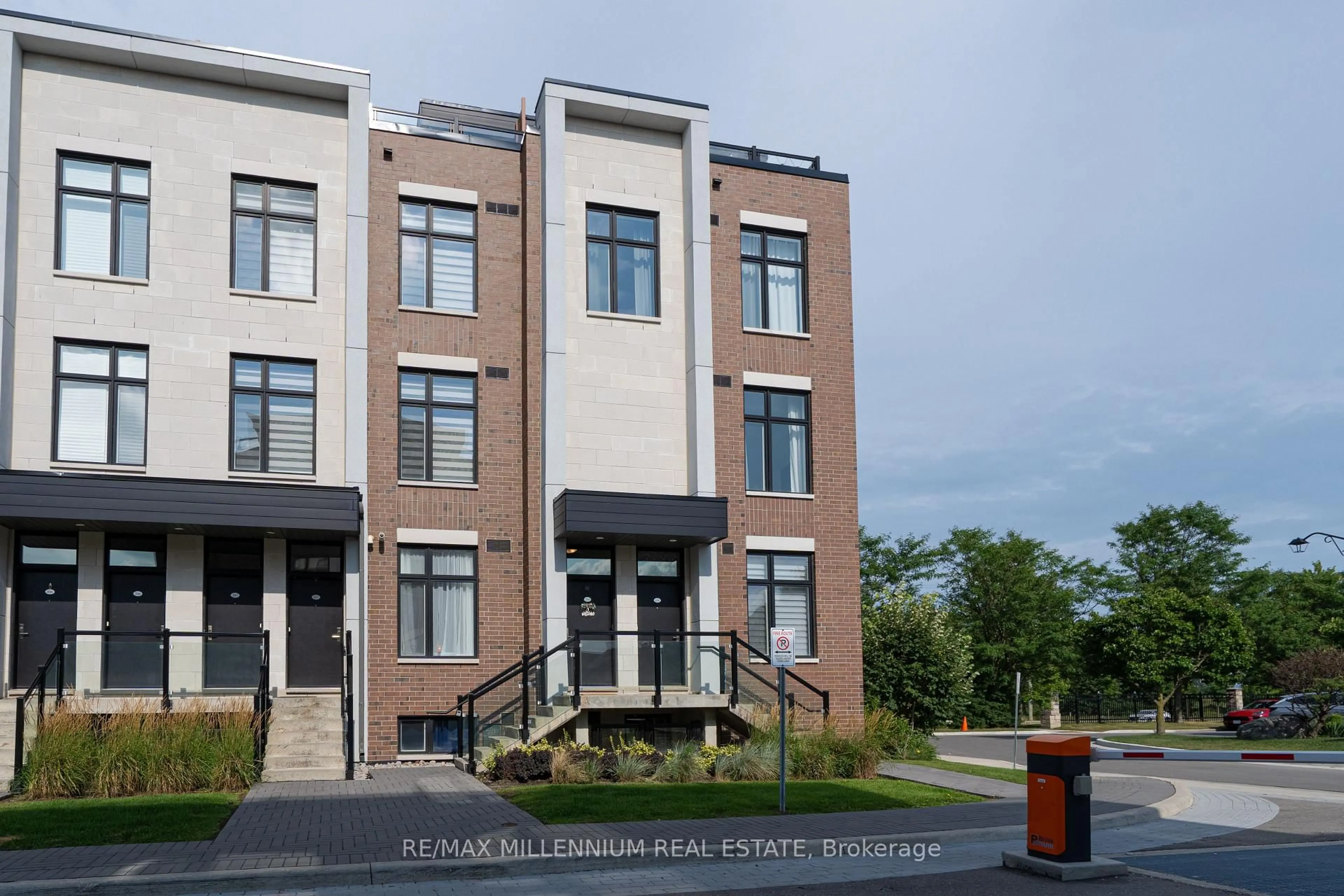 Home with brick exterior material, building for 9560 Islington Ave #U208, Vaughan Ontario L4H 4Z5