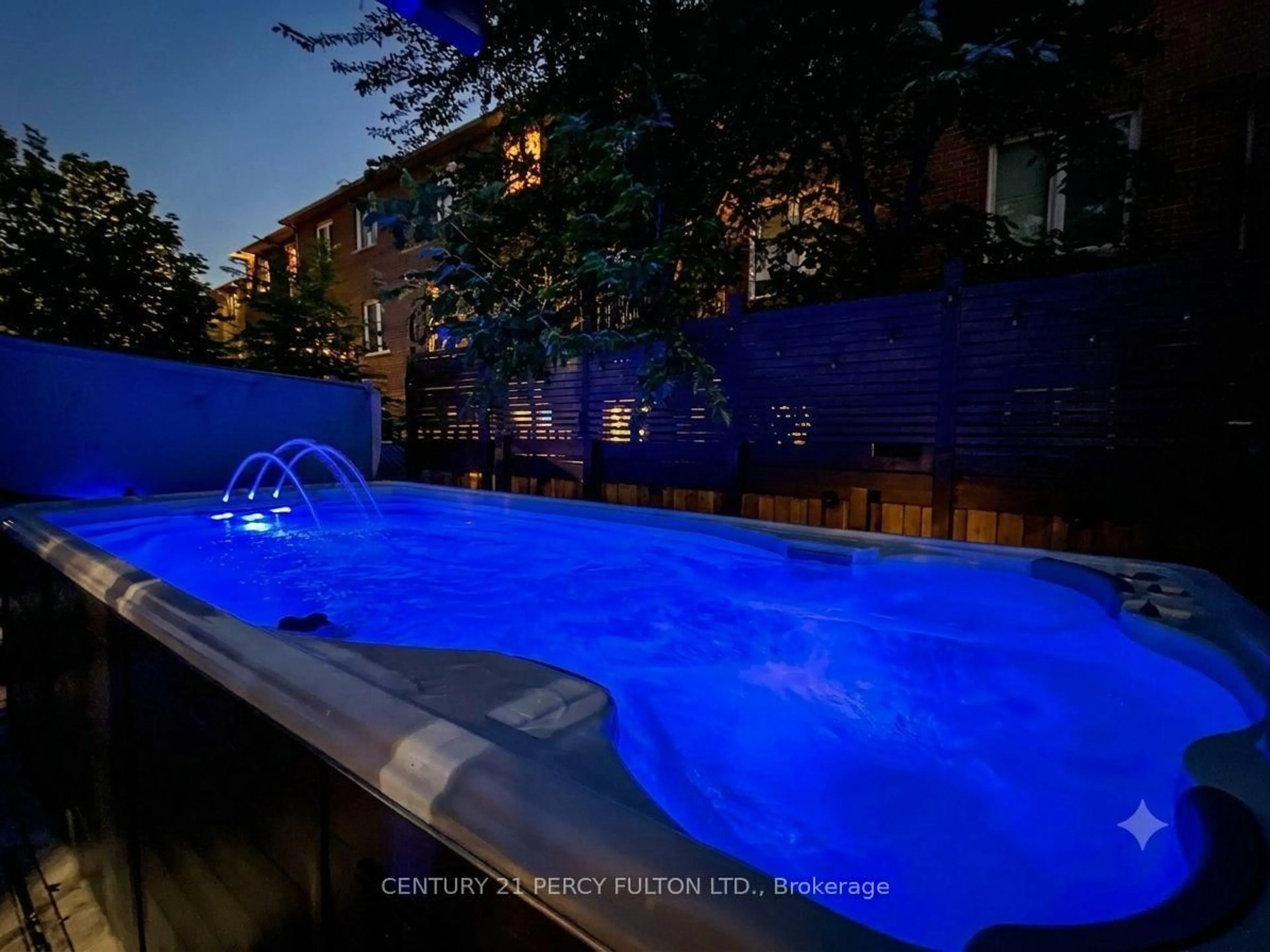 Pool for 137 Blue Willow Dr, Vaughan Ontario L4L 9E9