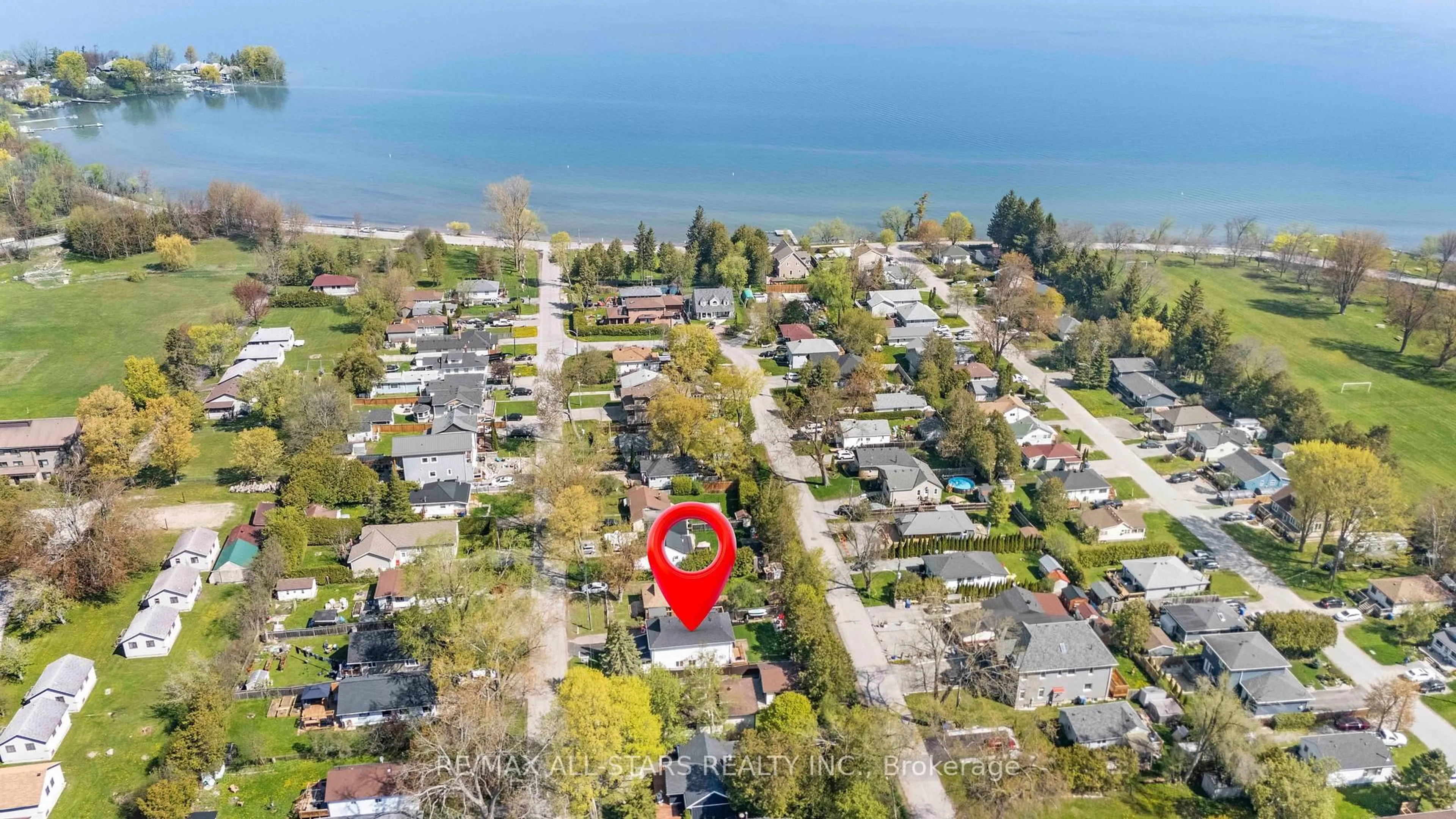 A pic from outside/outdoor area/front of a property/back of a property/a pic from drone, water/lake/river/ocean view for 39 Franklin Beach Rd, Georgina Ontario L0E 1L0