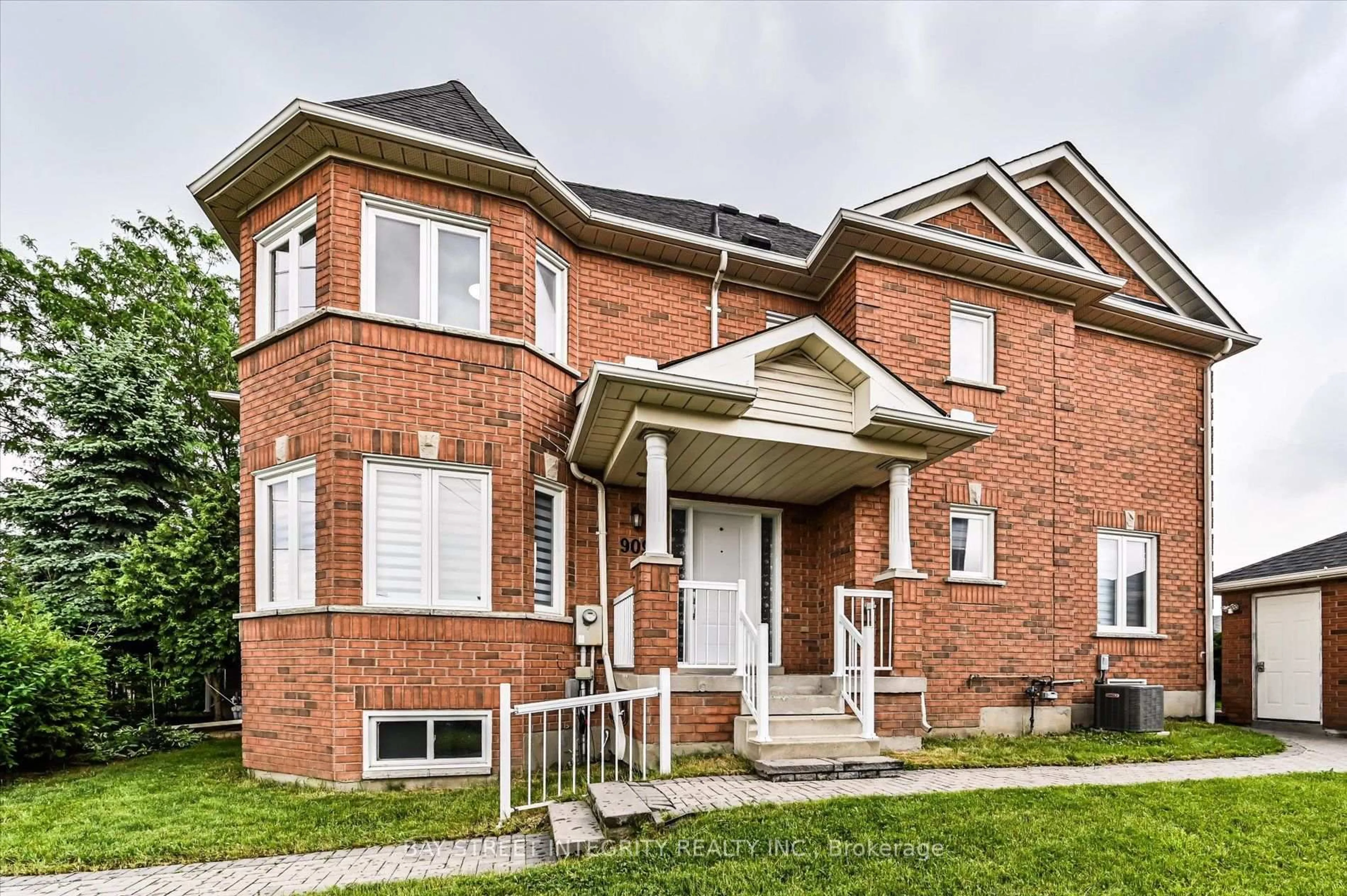 Home with brick exterior material, street for 9096 Dufferin St, Vaughan Ontario L4K 5M3
