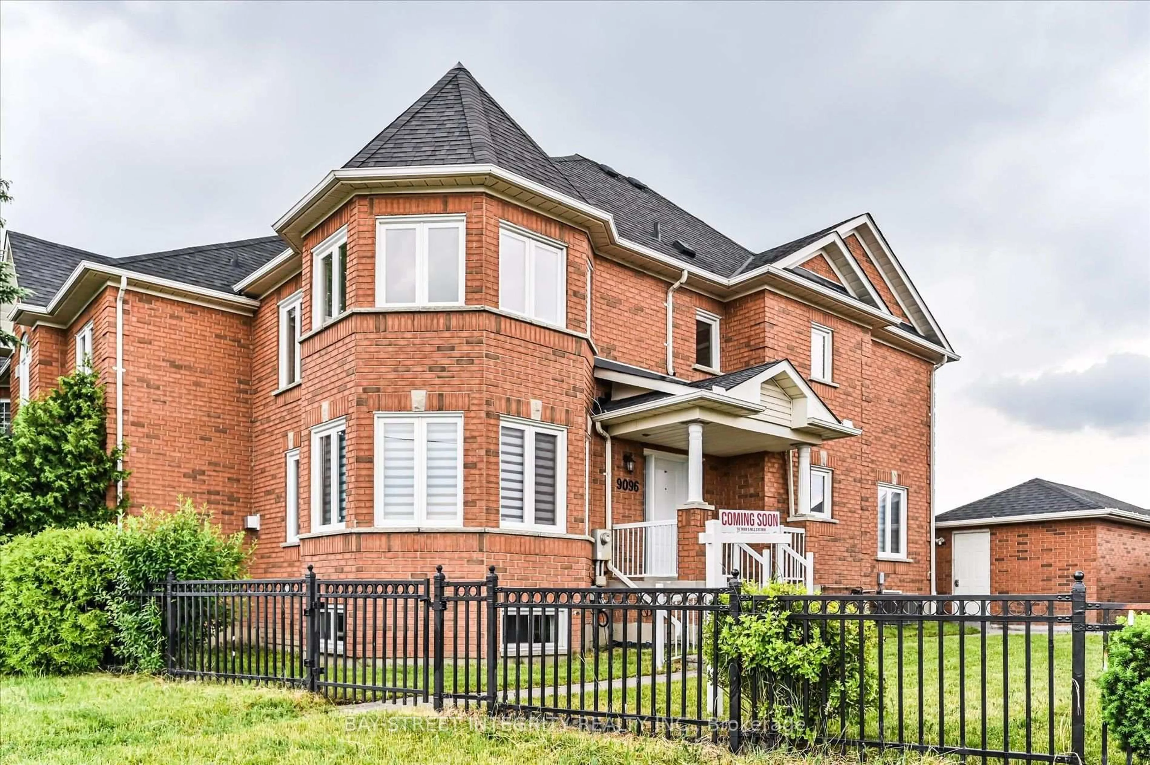 Home with brick exterior material, street for 9096 Dufferin St, Vaughan Ontario L4K 5M3