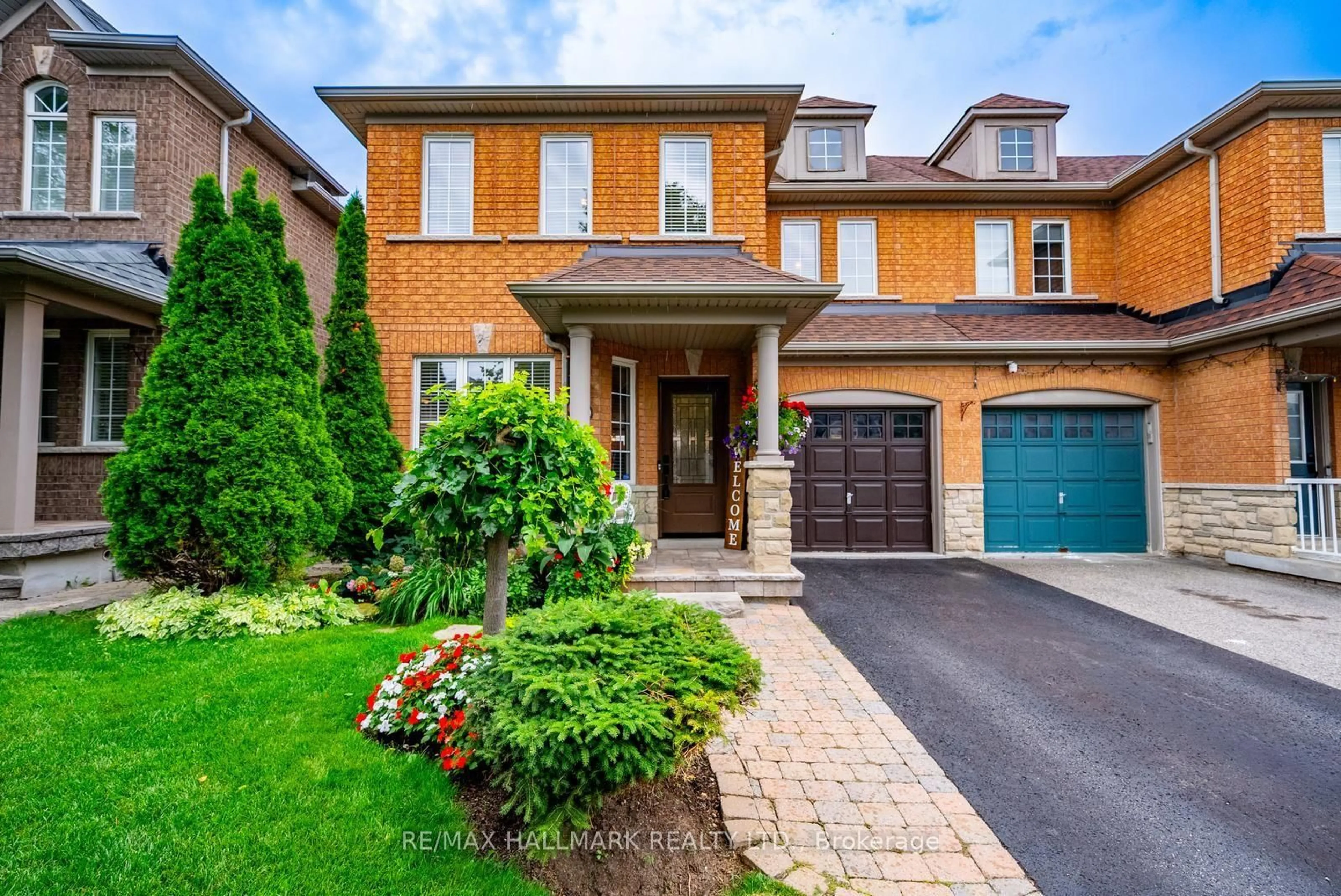 Home with brick exterior material, street for 25 Starr Cres, Aurora Ontario L4G 7X3