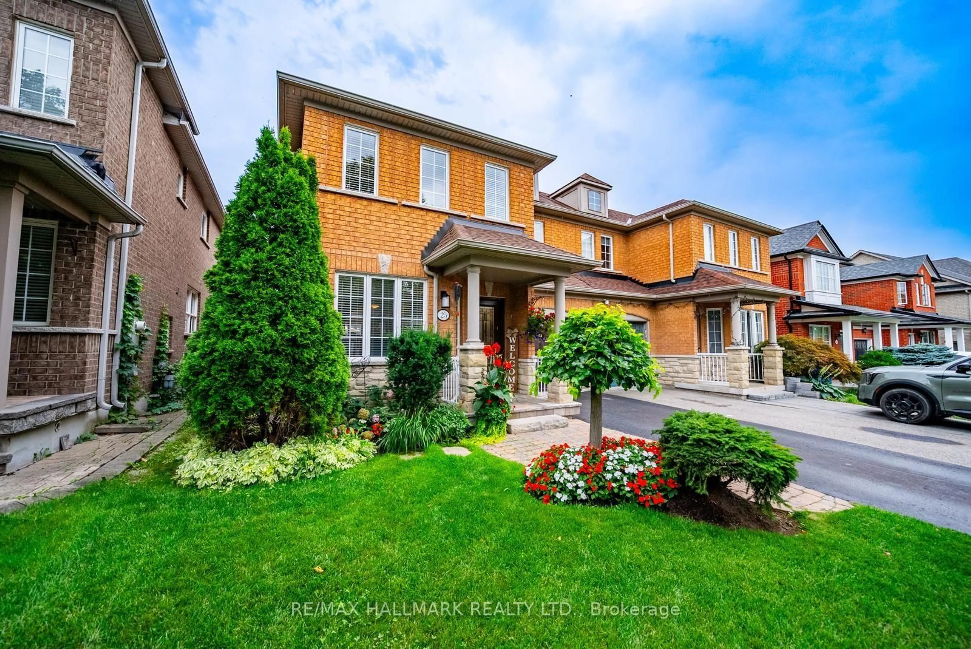 Home with brick exterior material, street for 25 Starr Cres, Aurora Ontario L4G 7X3