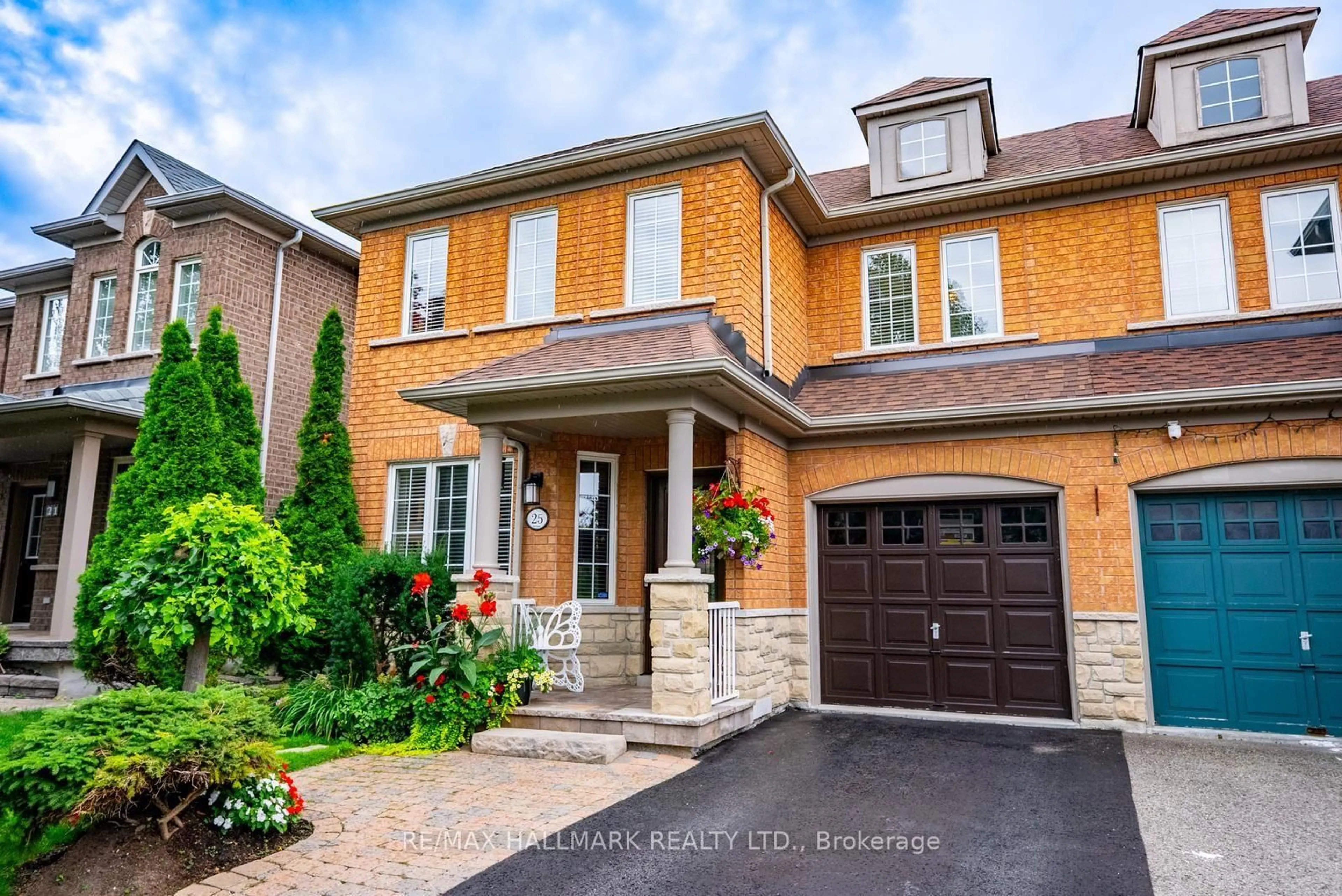 Home with brick exterior material, street for 25 Starr Cres, Aurora Ontario L4G 7X3