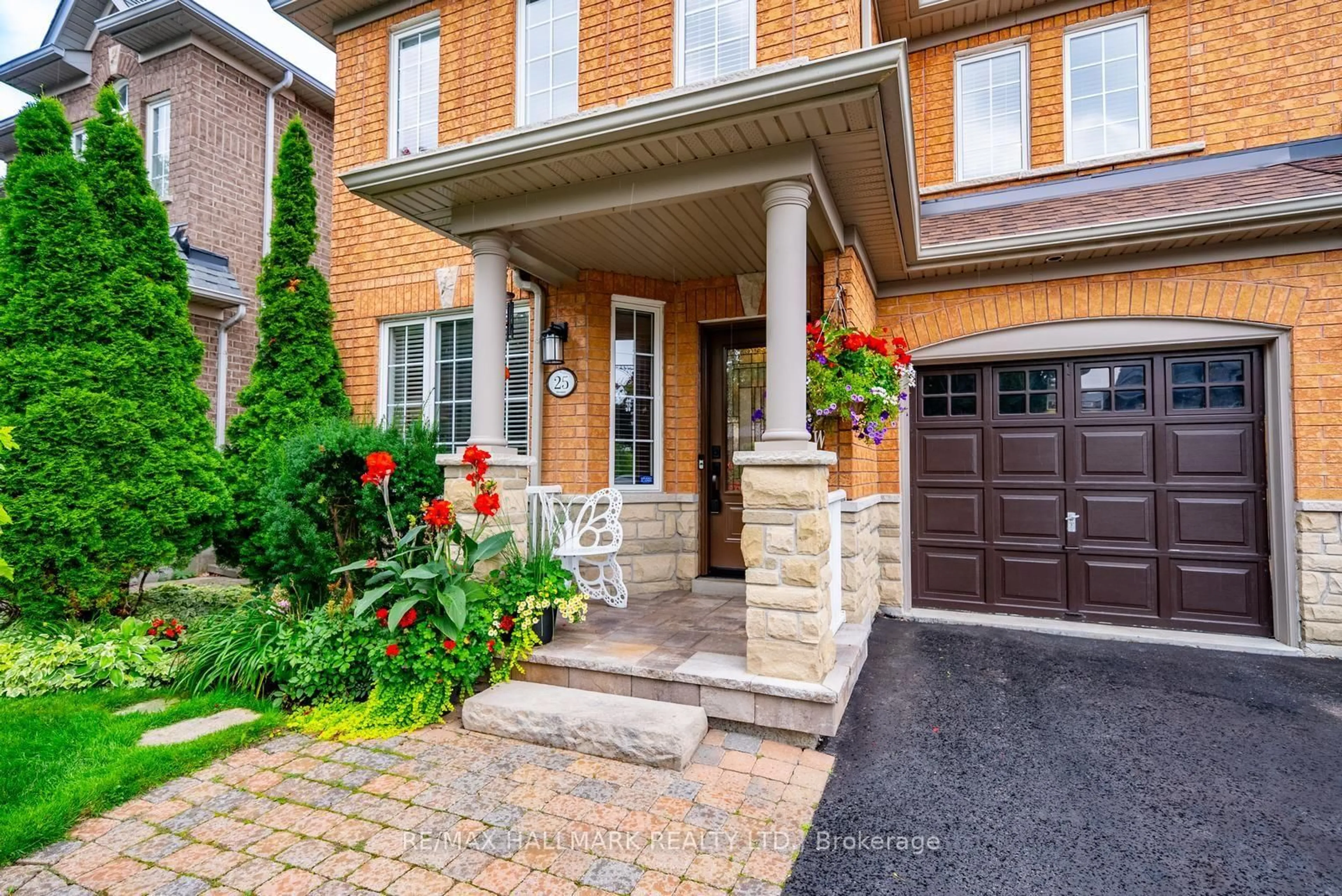 Home with brick exterior material, street for 25 Starr Cres, Aurora Ontario L4G 7X3