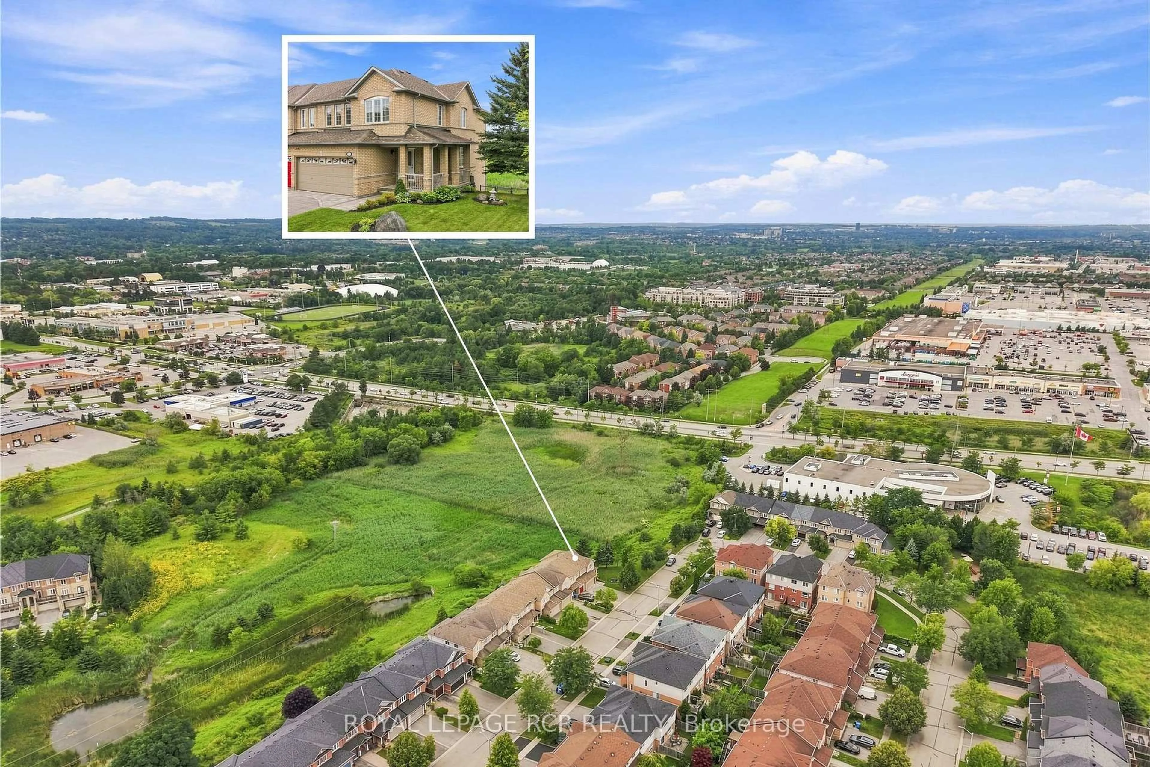 A pic from outside/outdoor area/front of a property/back of a property/a pic from drone, city buildings view from balcony for 70 Millcliff Circ, Aurora Ontario L4G 7N9