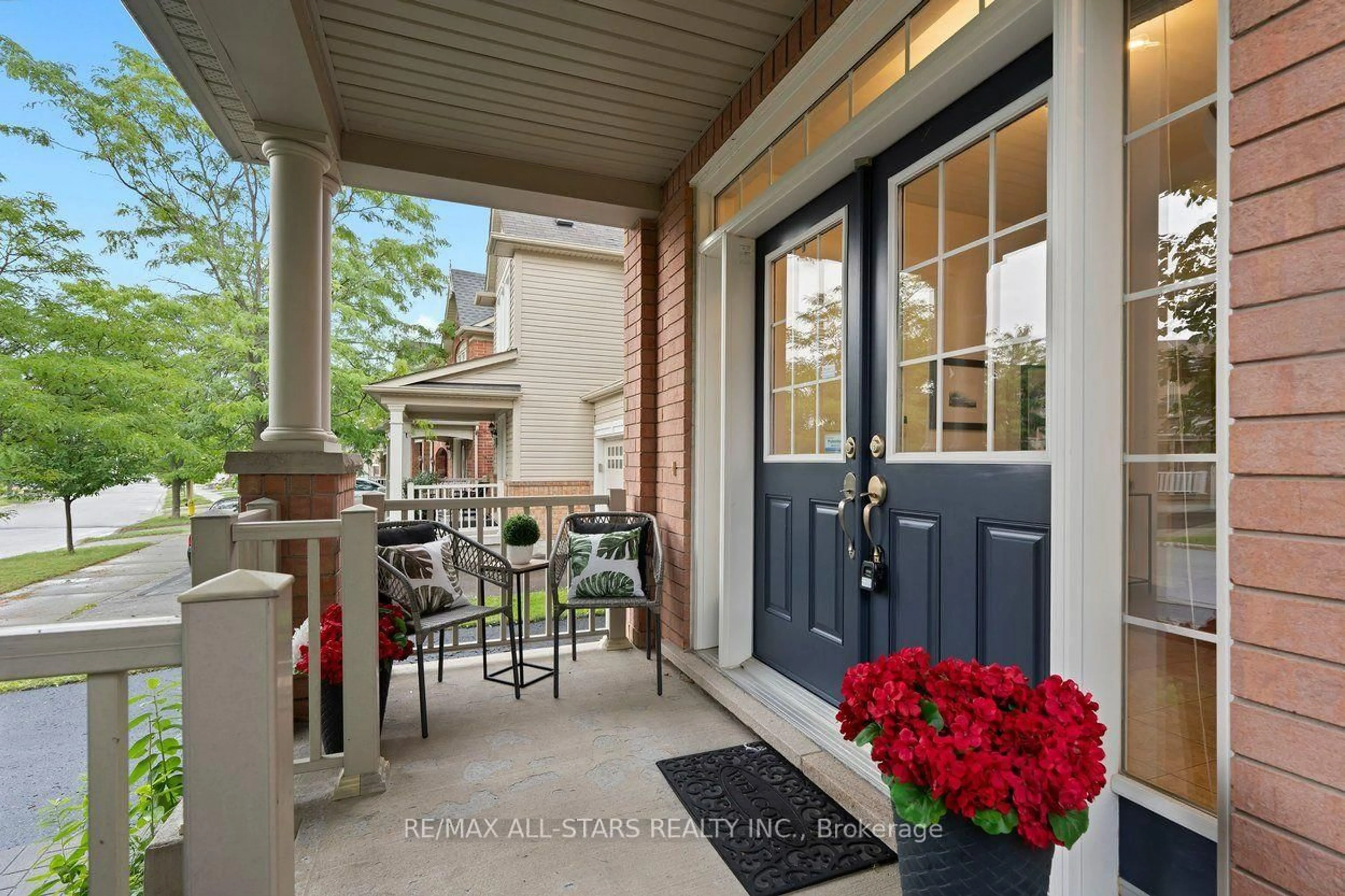 Patio, street for 53 Fred Silvester Rd, Whitchurch-Stouffville Ontario L4A 0J6