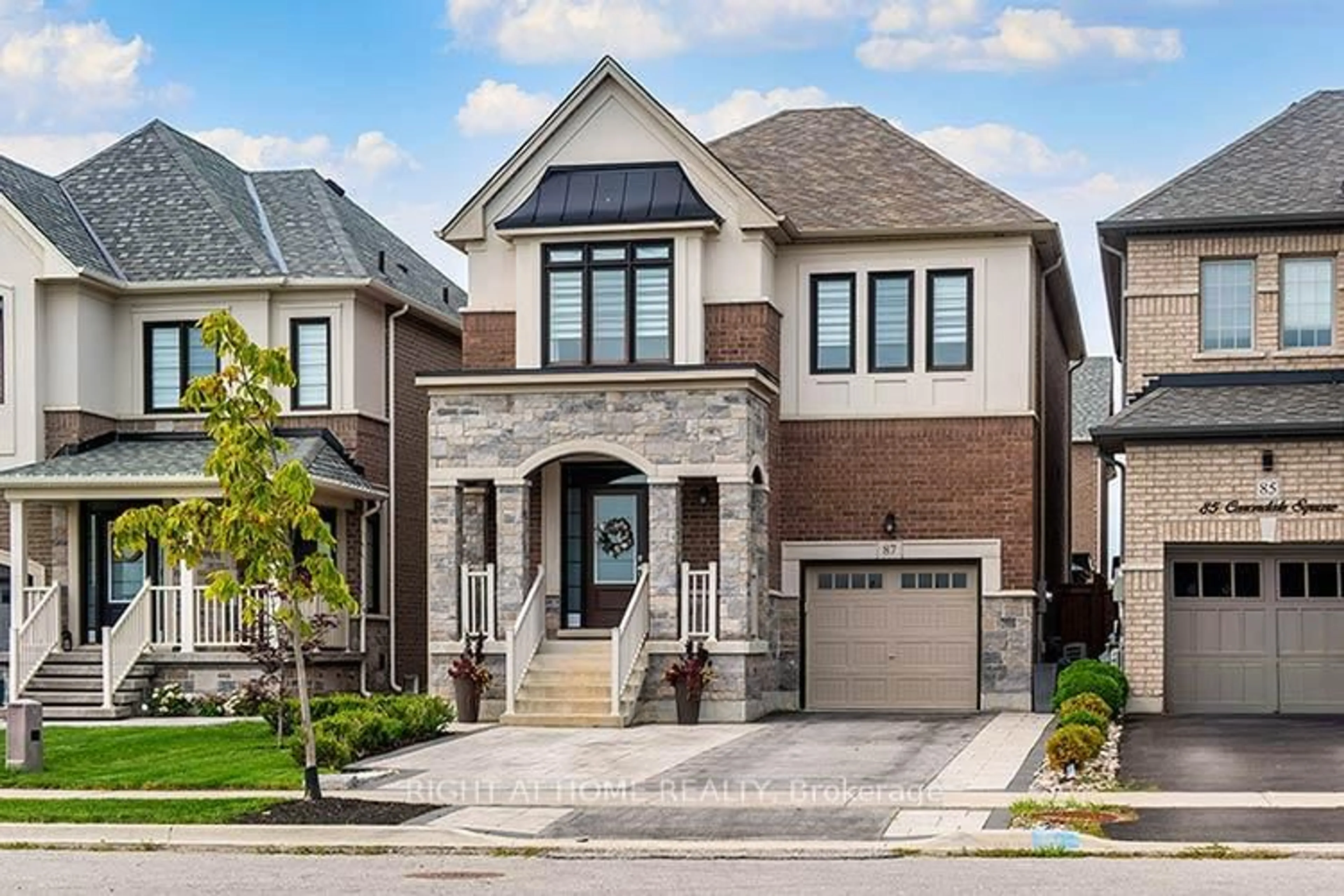 Home with brick exterior material, street for 87 Carondale Sq, East Gwillimbury Ontario L9N 0X7