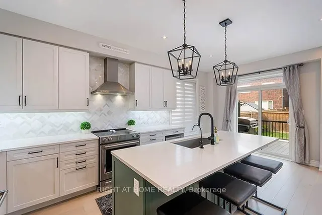 87 Carondale Sq, East Gwillimbury 4