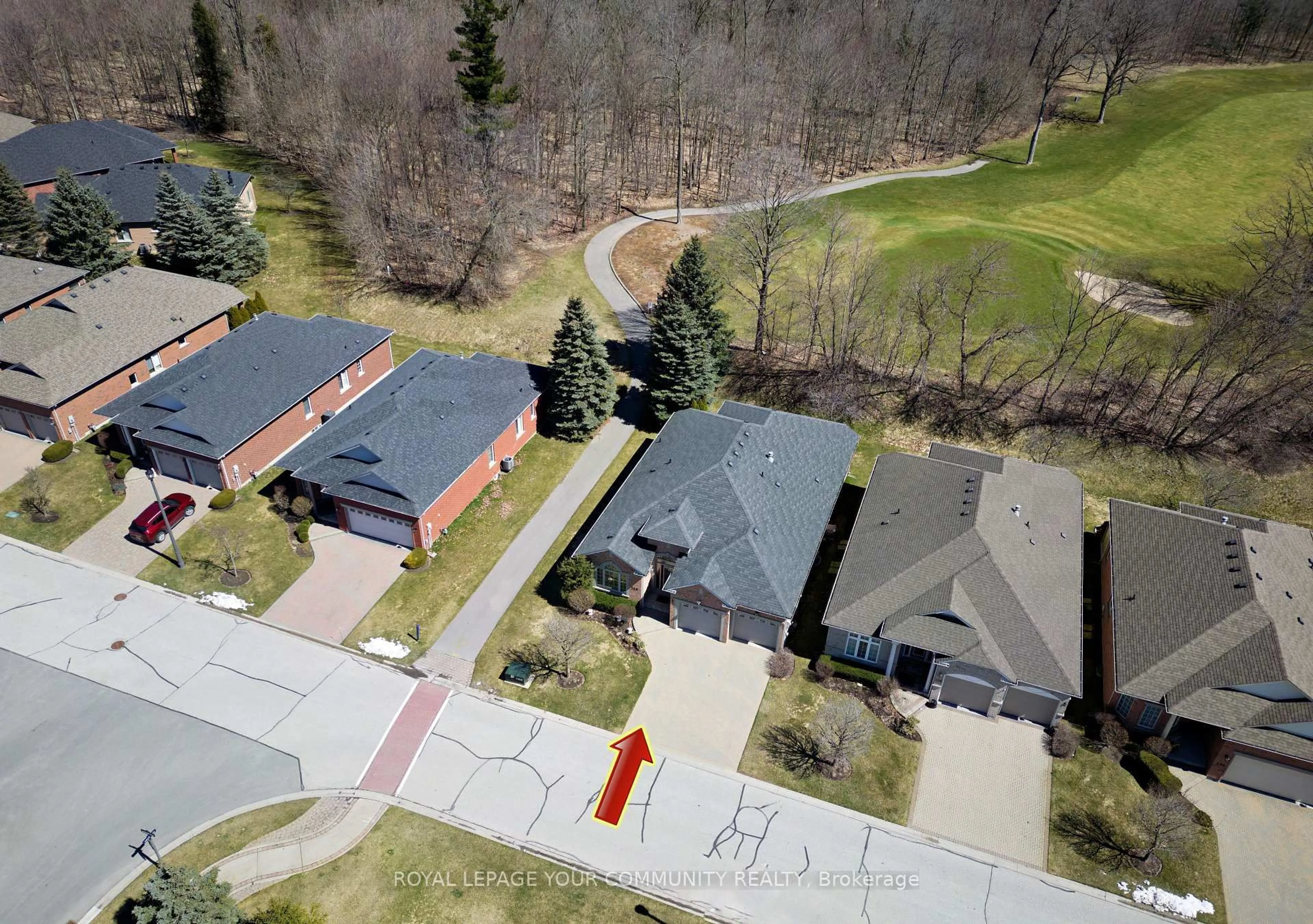 A pic from outside/outdoor area/front of a property/back of a property/a pic from drone, street for 158 Legendary Tr, Whitchurch-Stouffville Ontario L4A 1N6