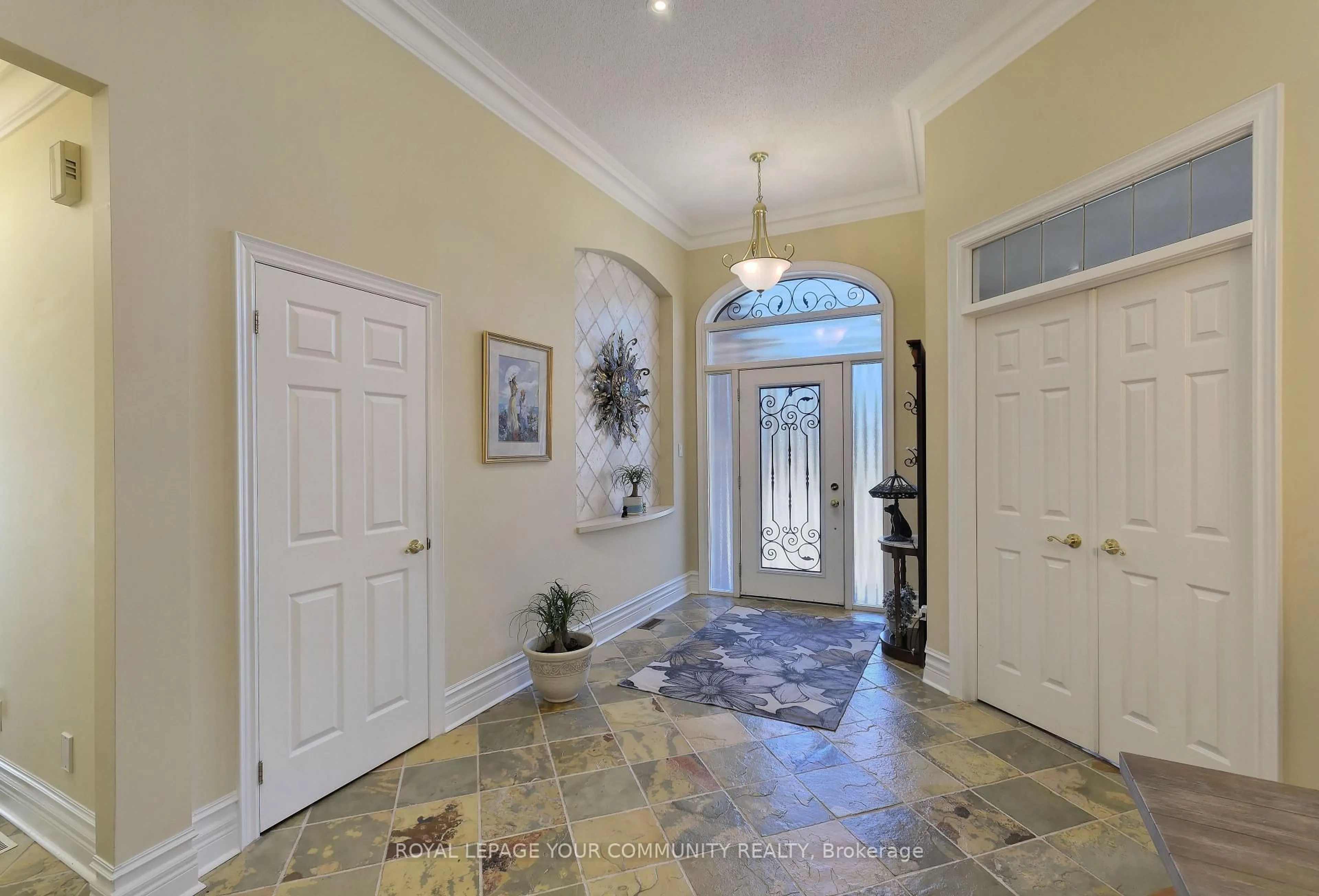 Indoor foyer for 158 Legendary Tr, Whitchurch-Stouffville Ontario L4A 1N6