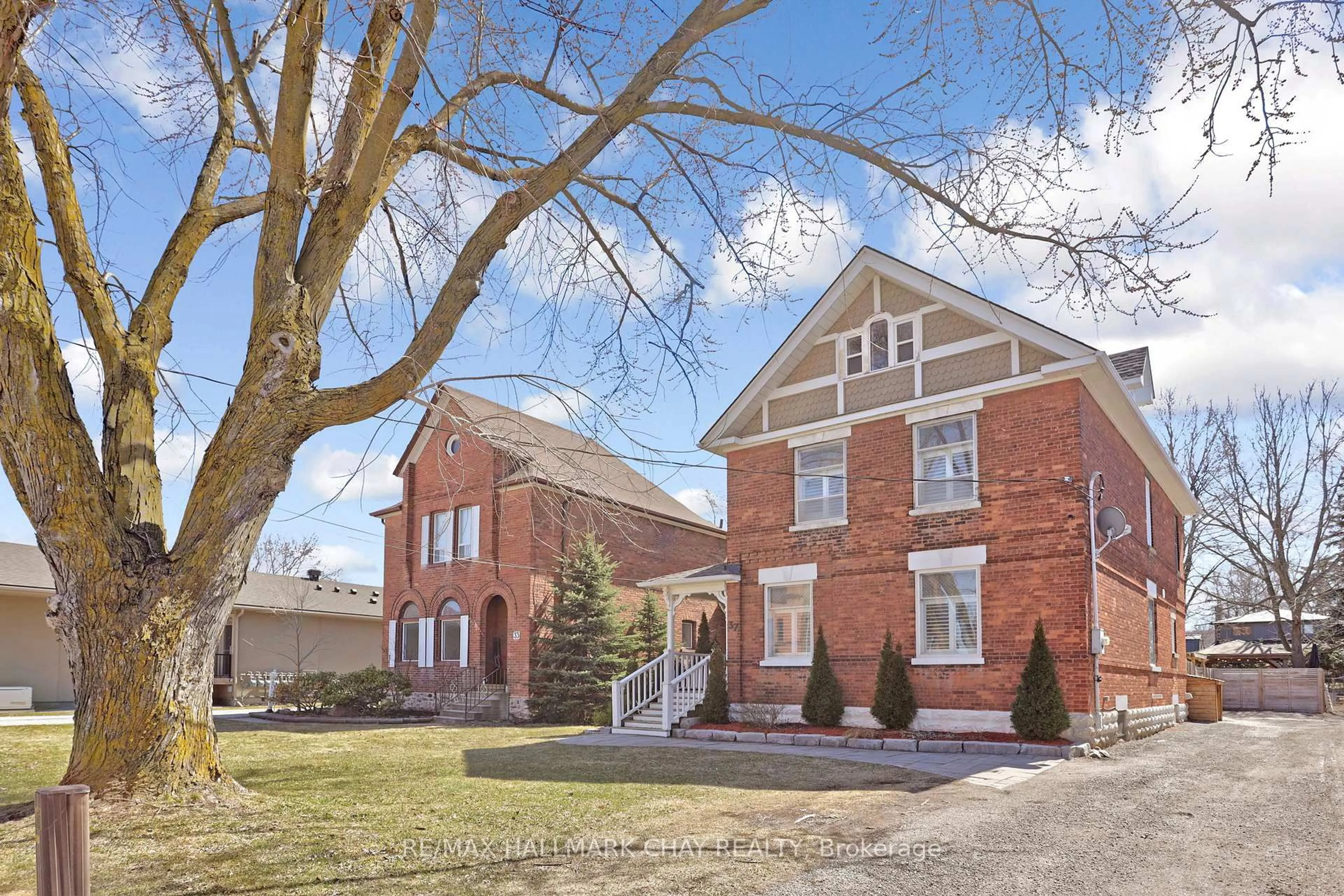 Home with brick exterior material, street for 37 Main St, New Tecumseth Ontario L0G 1A0