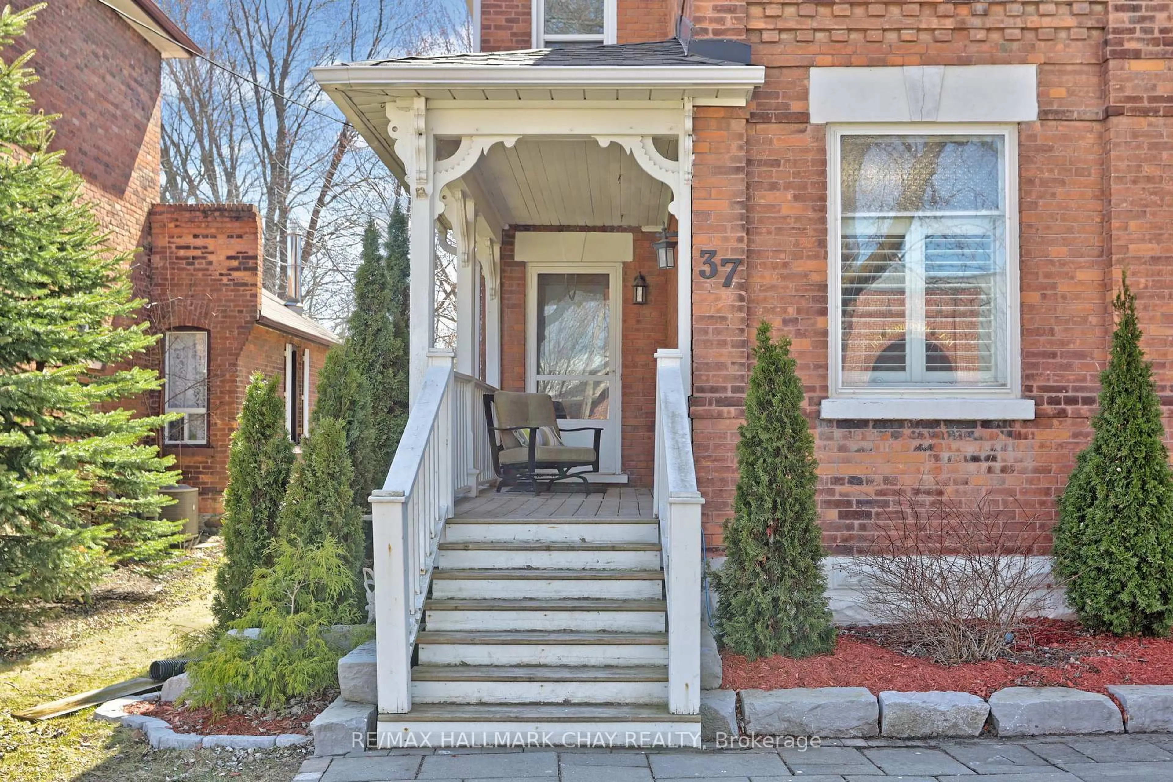 Home with brick exterior material, street for 37 Main St, New Tecumseth Ontario L0G 1A0