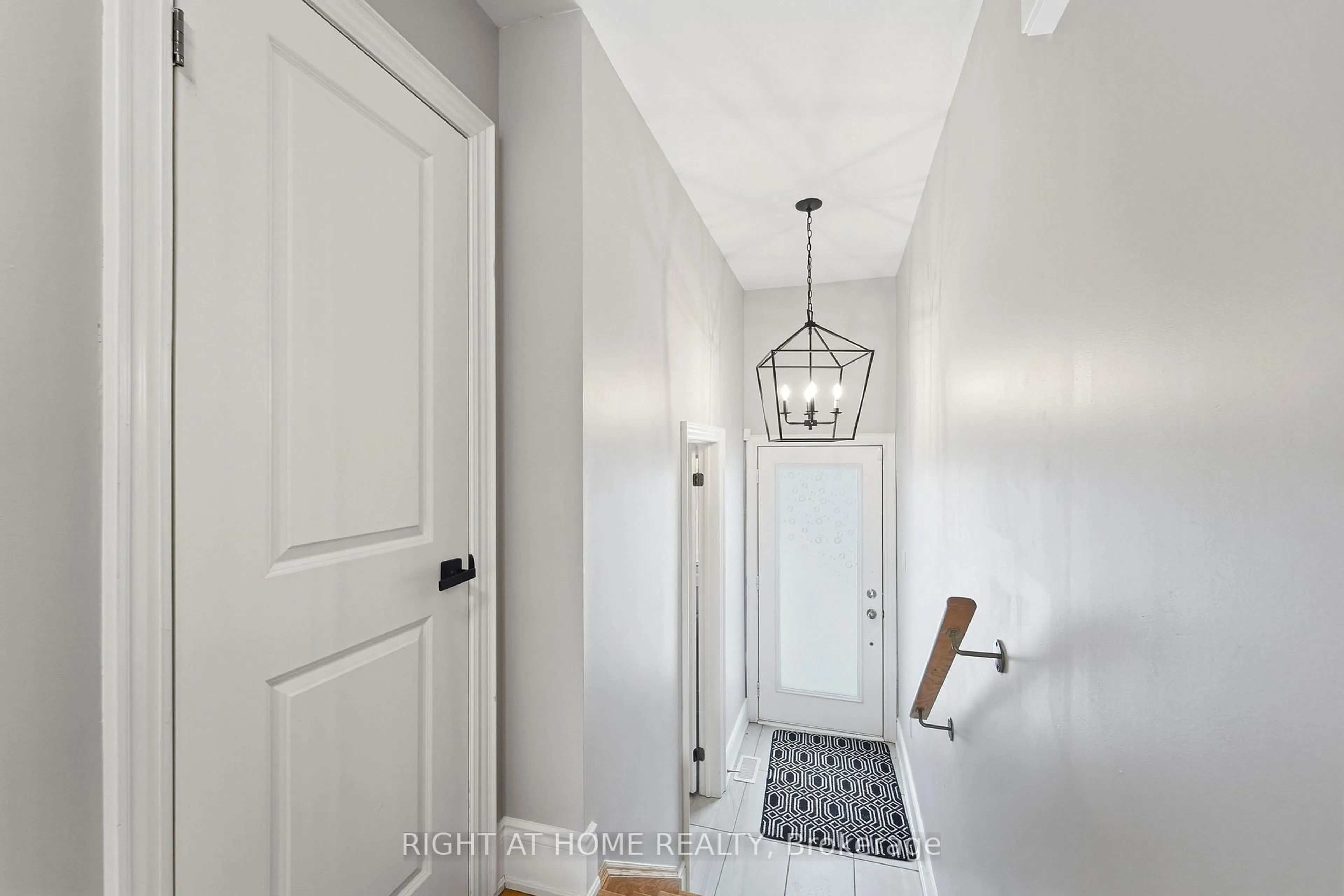 Indoor entryway for 57 Drover Circ, Whitchurch-Stouffville Ontario L4A 7G4