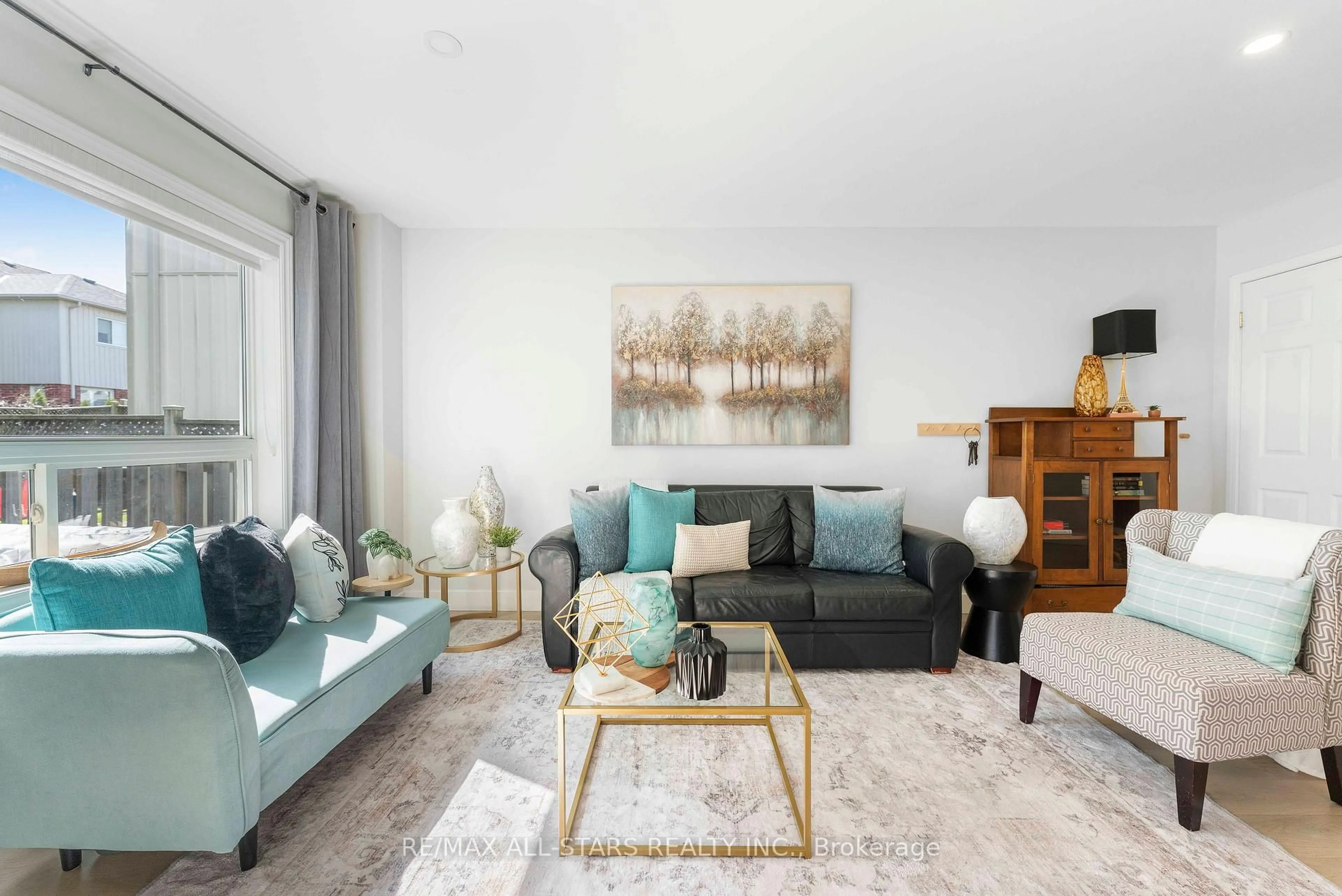 Living room with furniture, unknown for 58 Margaret Graham Cres, East Gwillimbury Ontario L0G 1M0